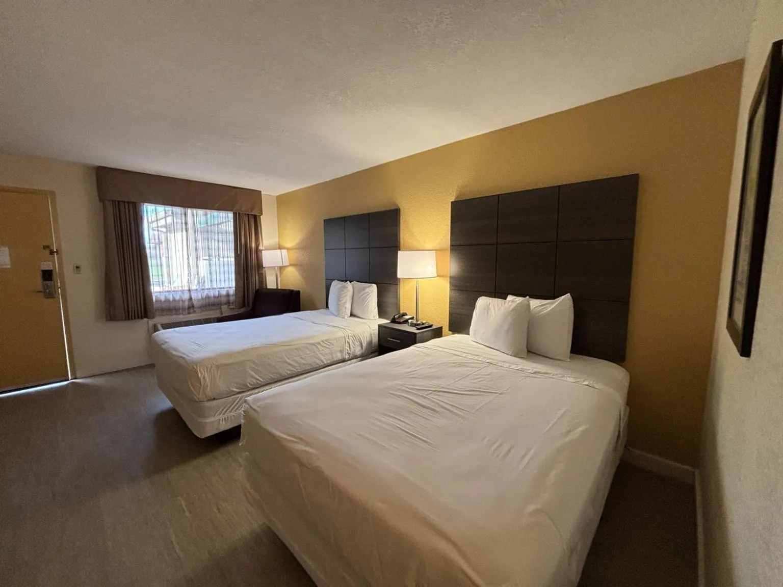 Photo of the whole room, Bed in Studio 6 Suites Charlotte, NC Northlake