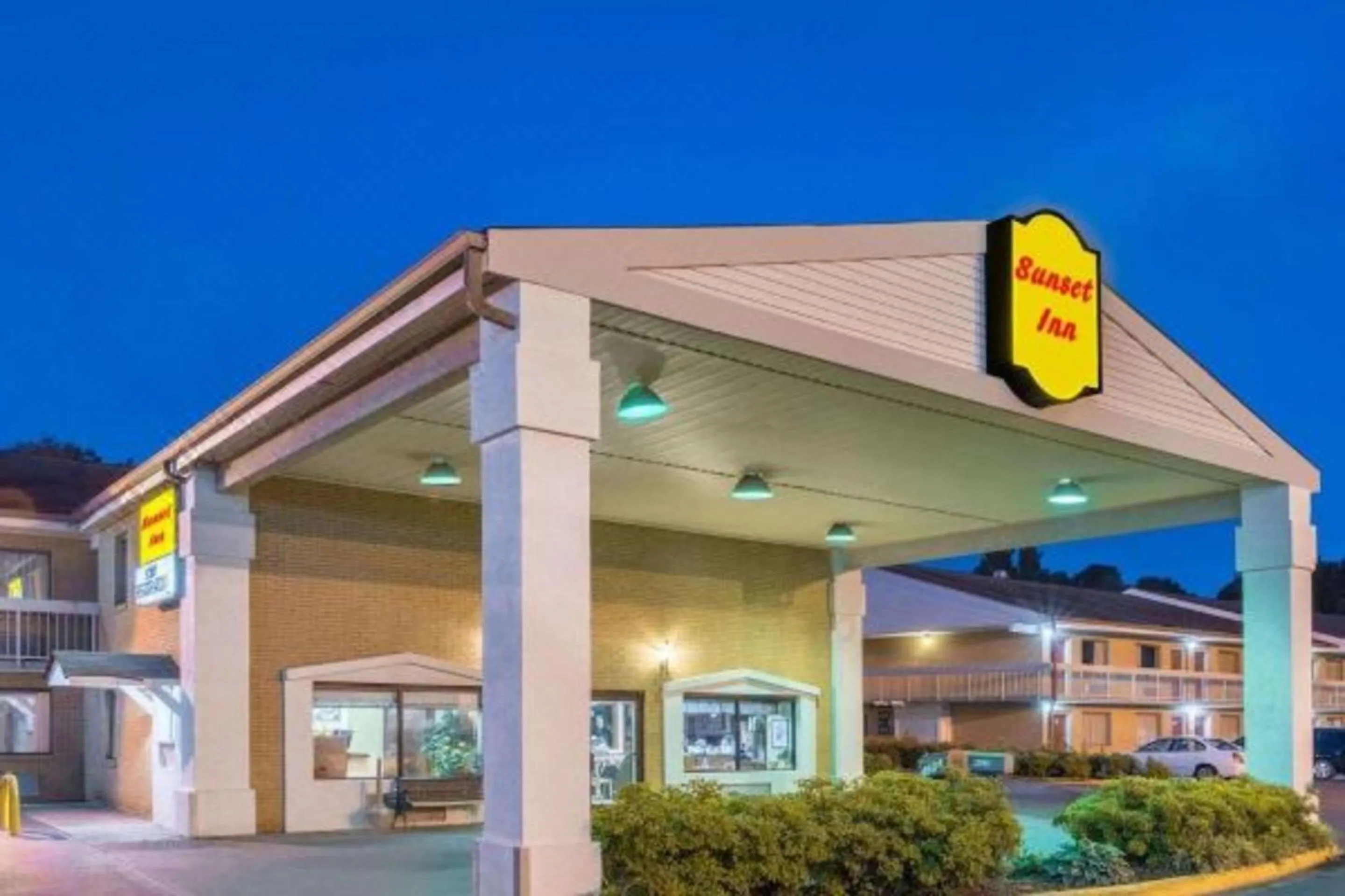 Property building in Studio 6 Suites Charlotte, NC Northlake