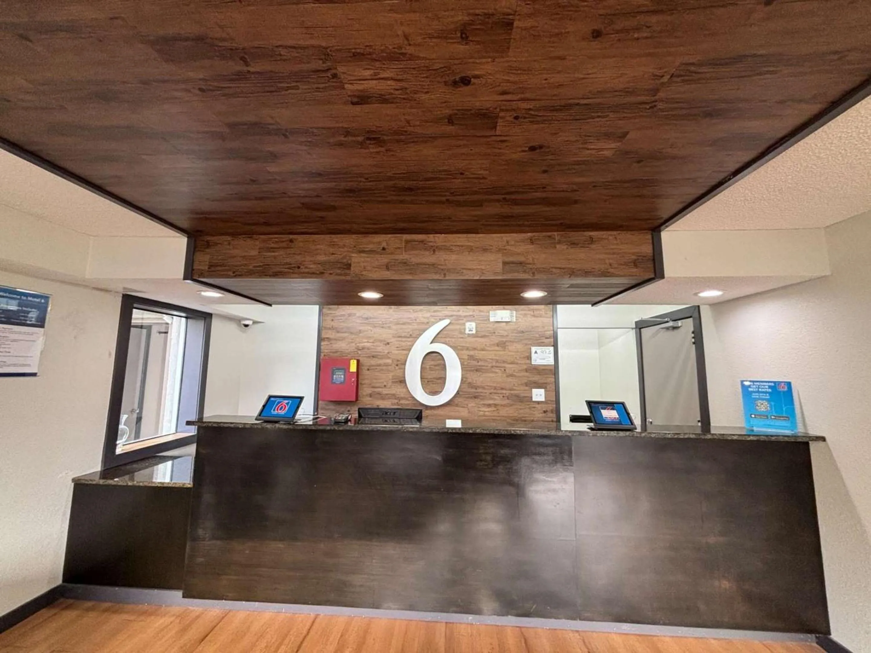 Lobby or reception in Studio 6 Suites Charlotte, NC Northlake