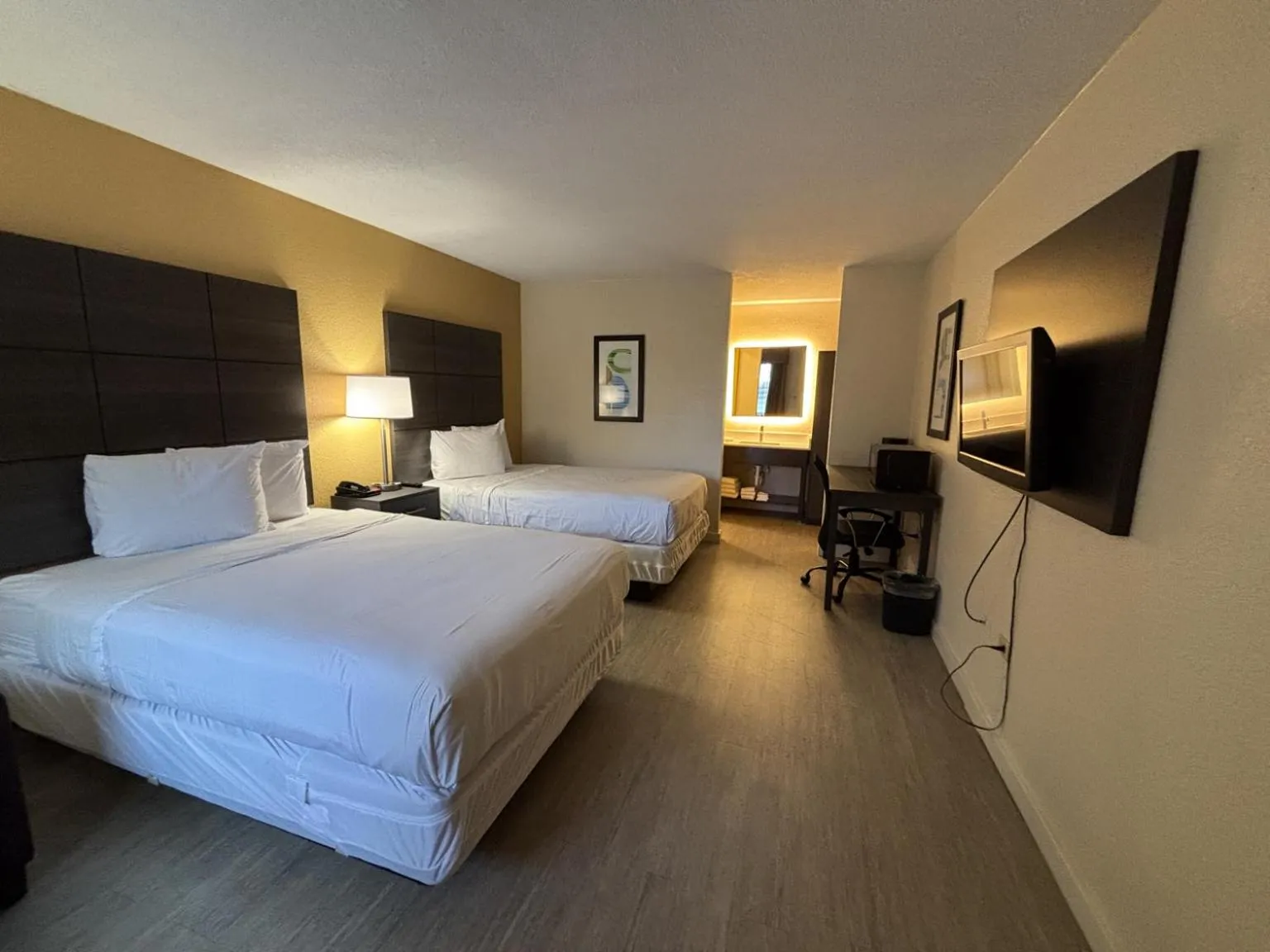 Photo of the whole room, Bed in Studio 6 Suites Charlotte, NC Northlake