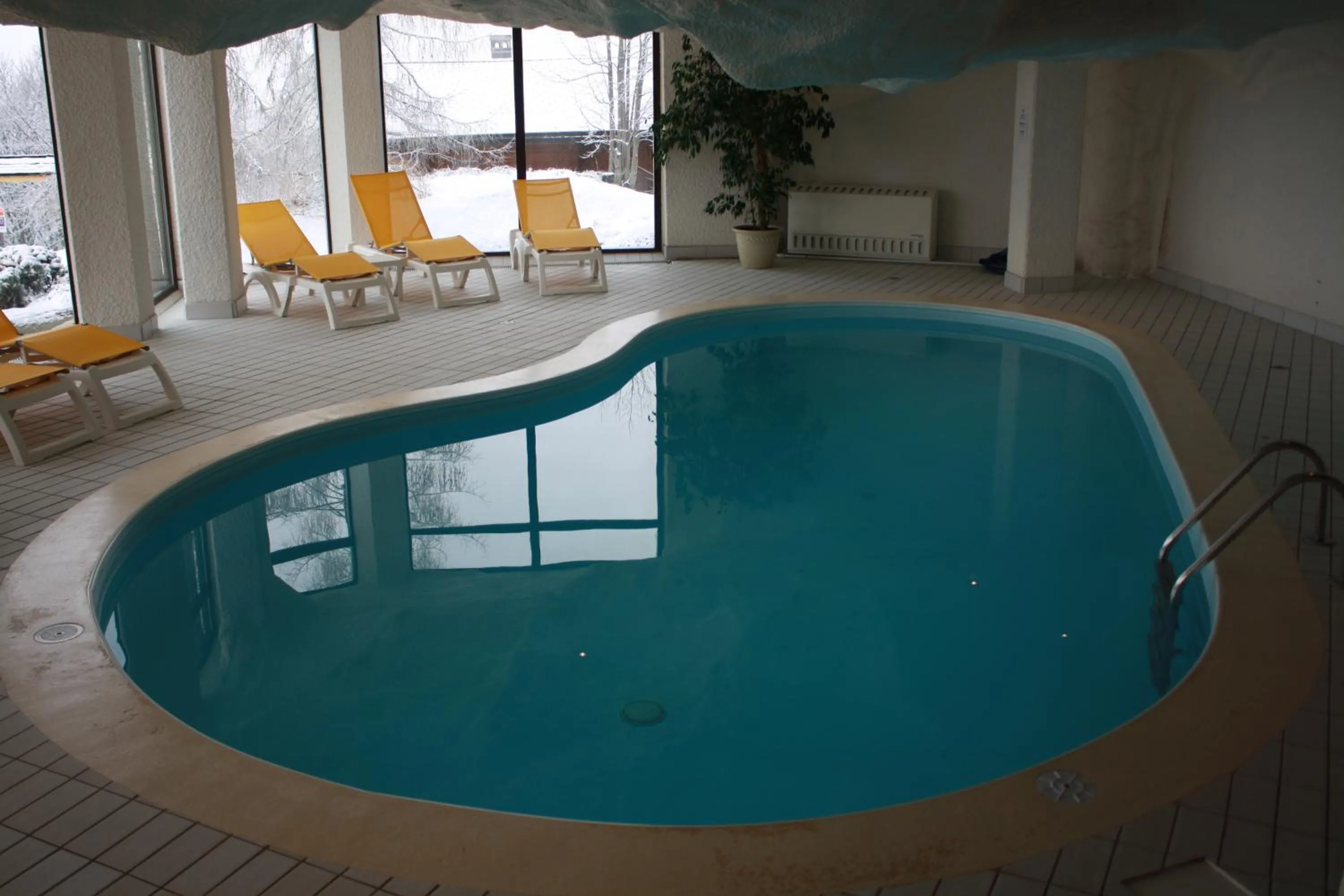 Swimming pool in Apartment 162 - Bristol