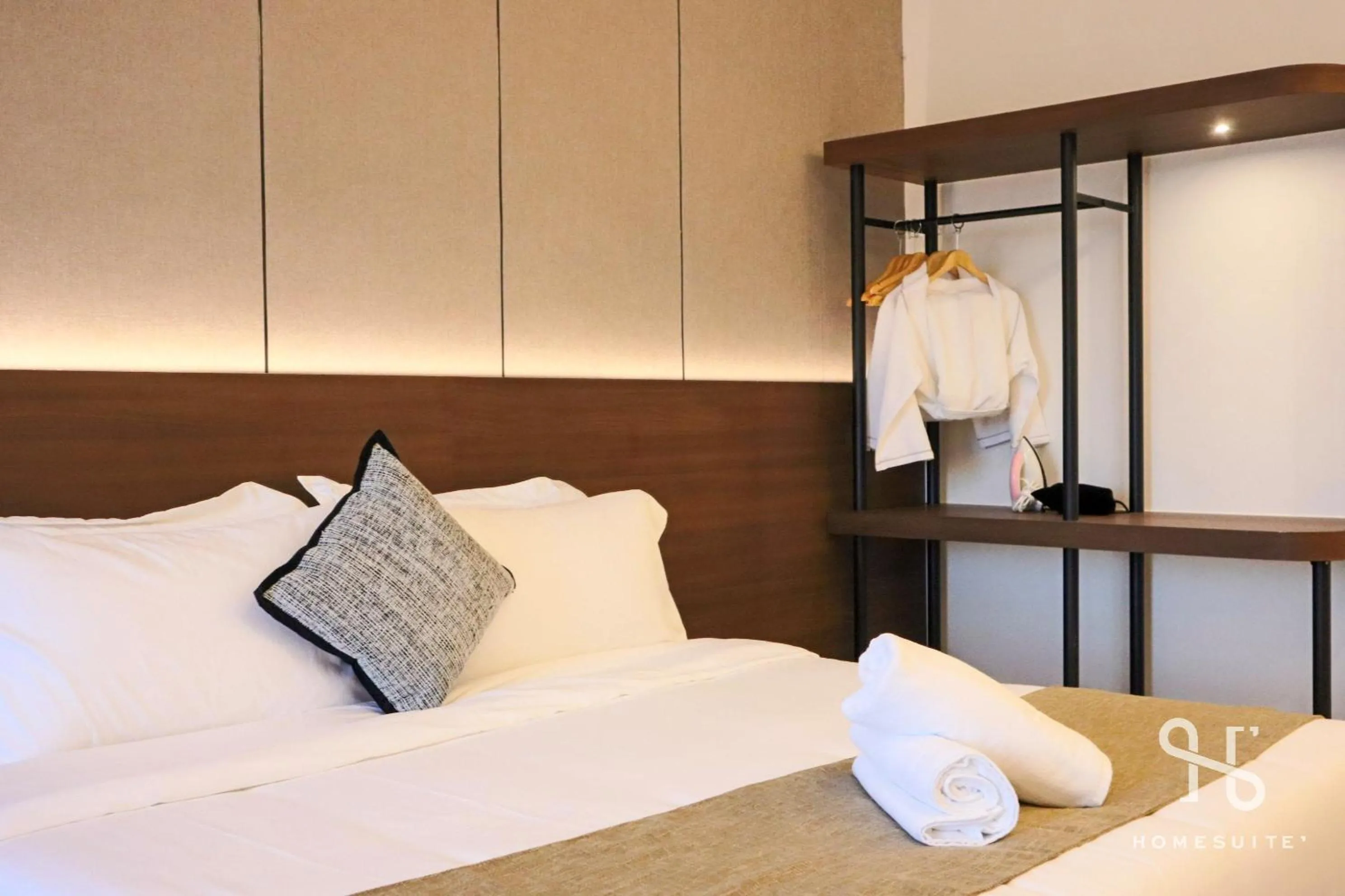 wardrobe, Bed in The SIGAR Hotel at Sutera Bay