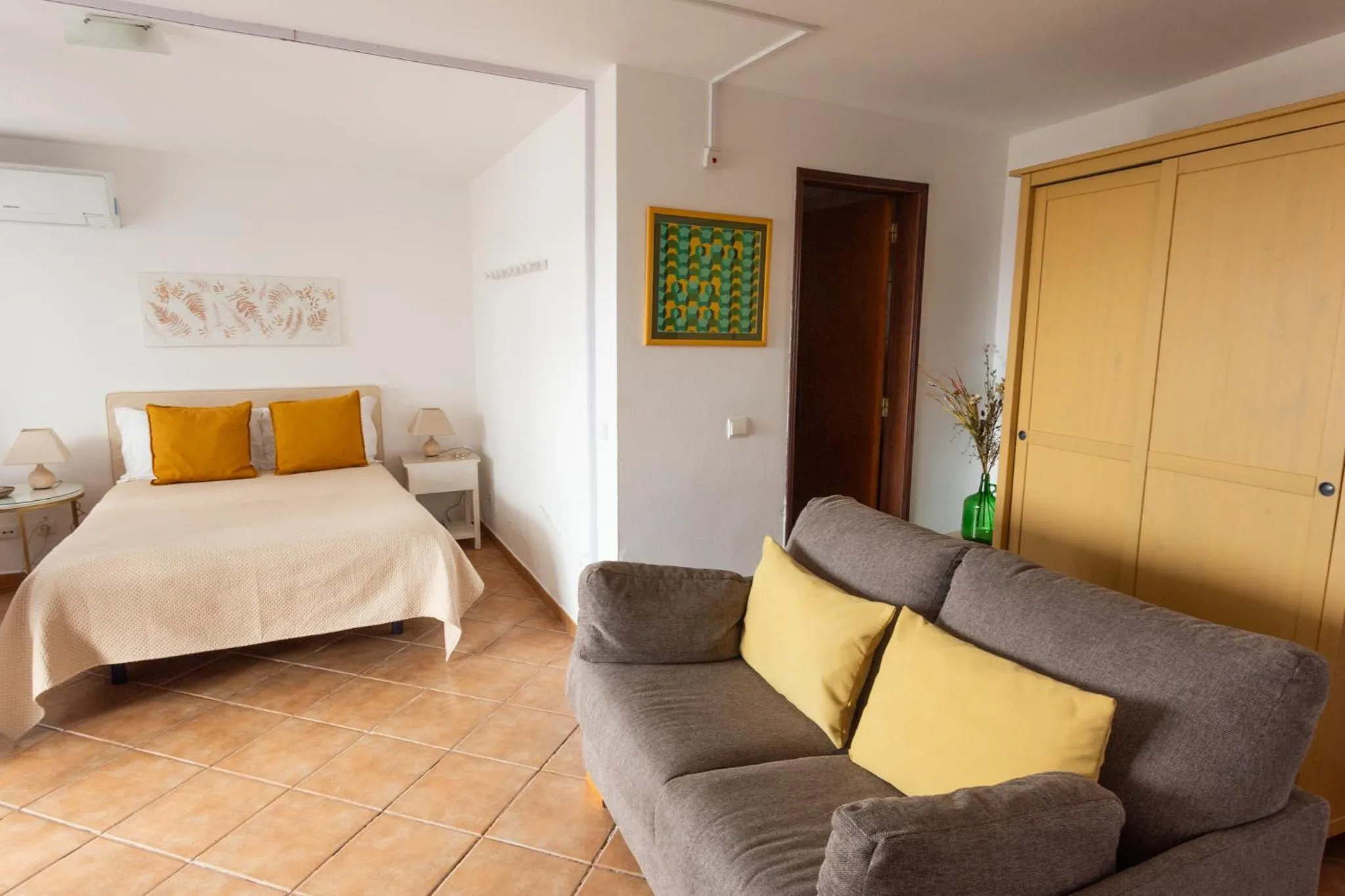 Living room, Bed in Casa Ardomar