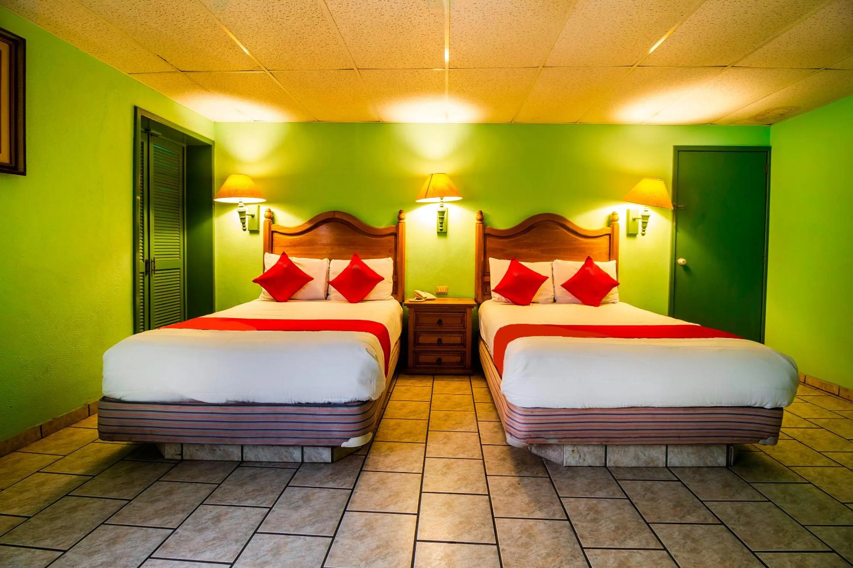 Standard Twin Room in Hotel Canada, Guadalajara