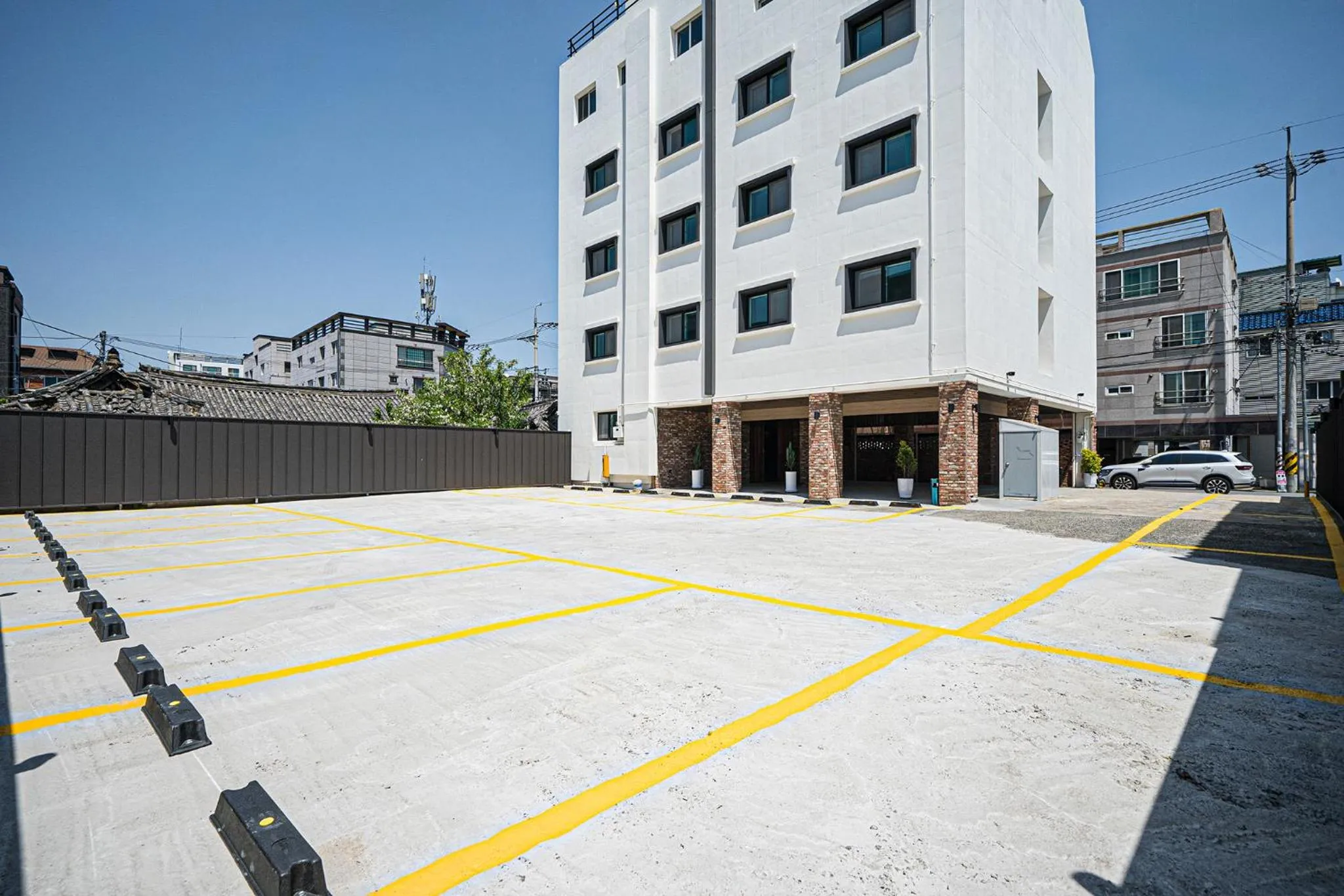 Parking in Elegance hotel hwangridan