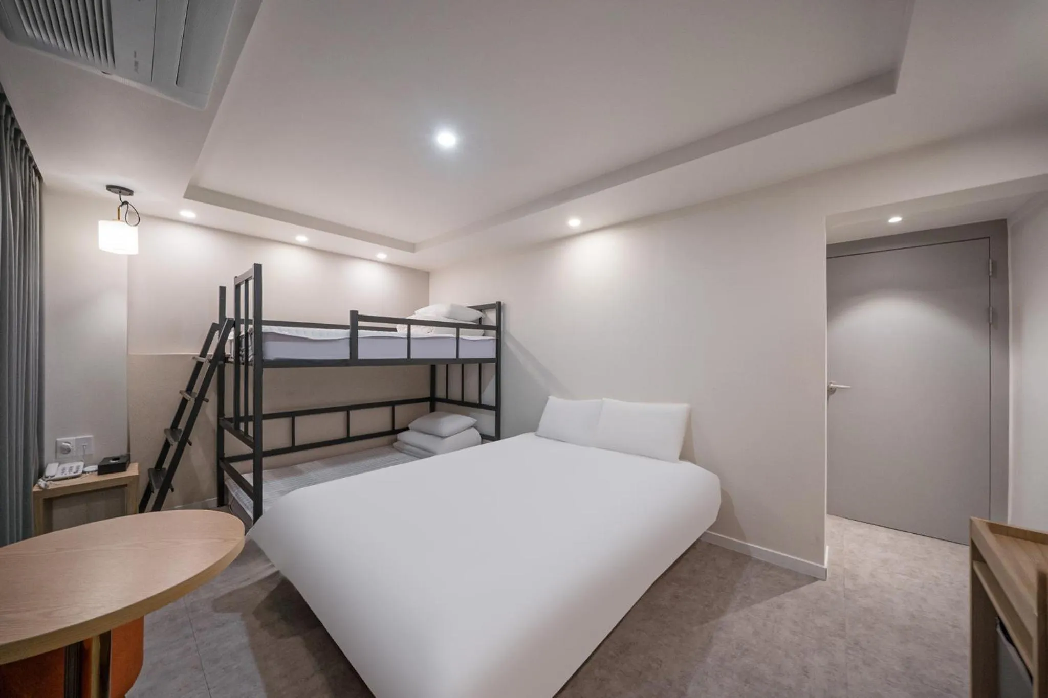 Bed in Elegance hotel hwangridan