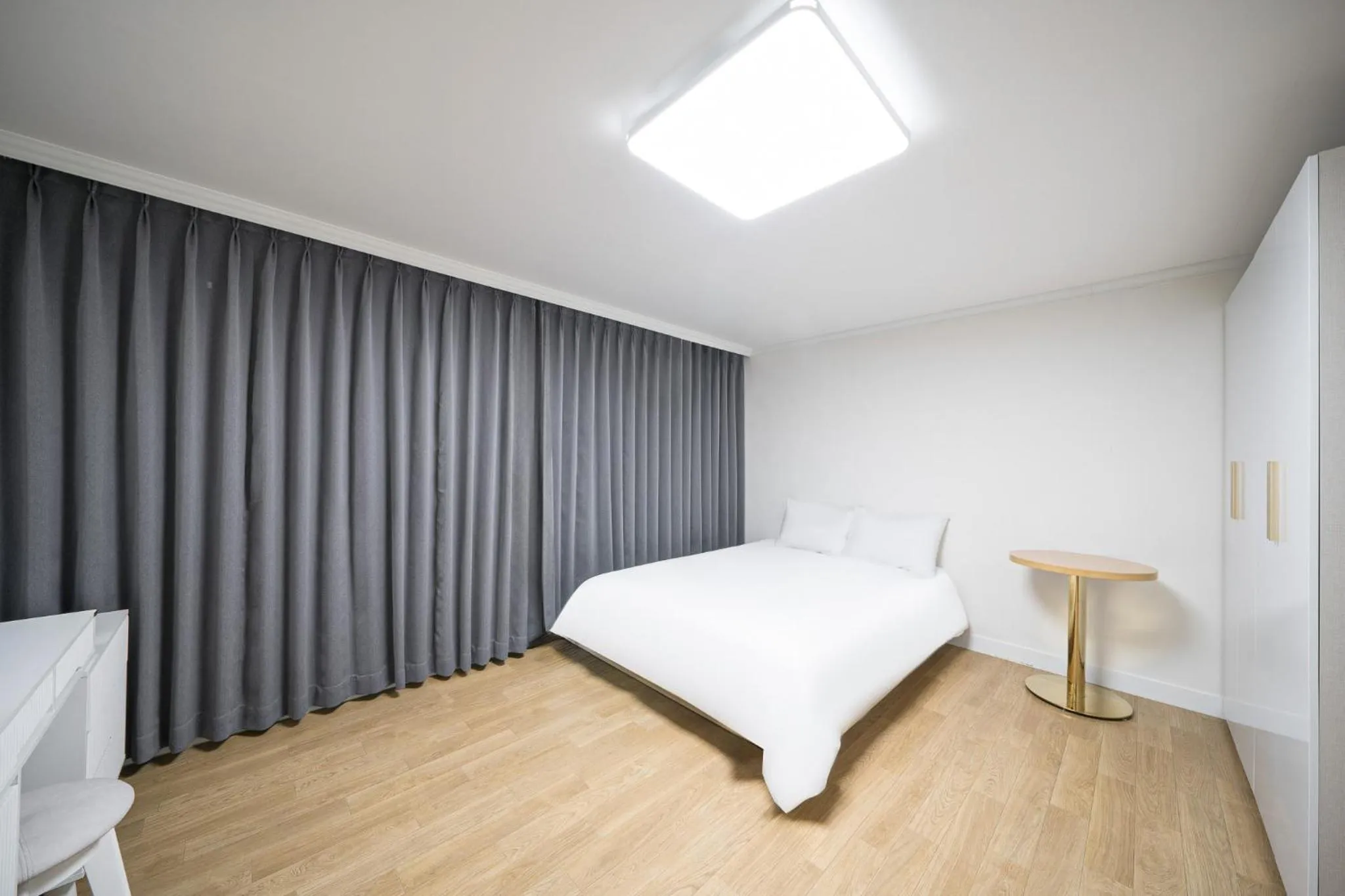 Bed in Elegance hotel hwangridan