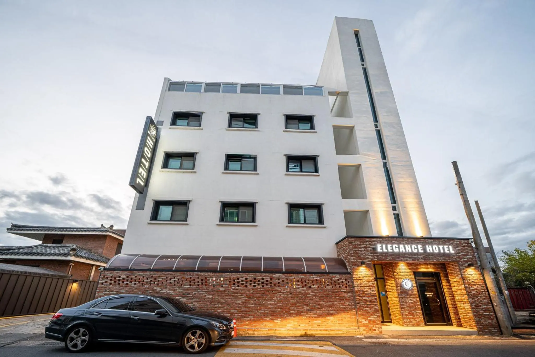 Property building in Elegance hotel hwangridan