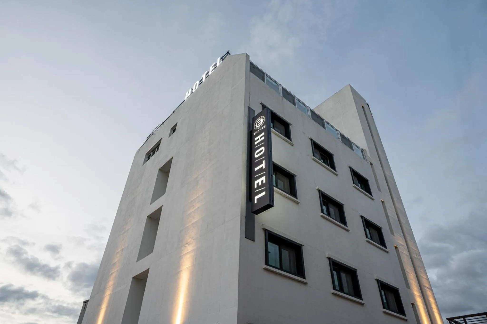 Property building in Elegance hotel hwangridan