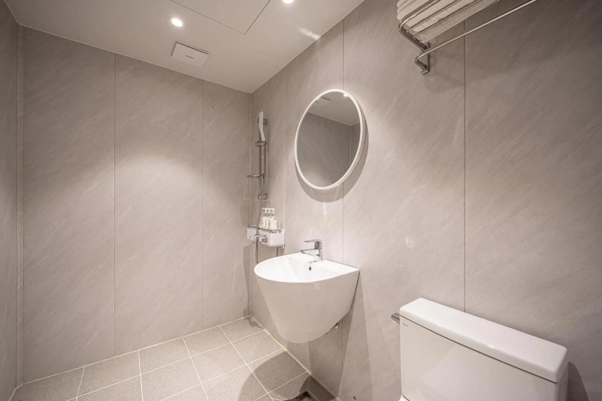 Elegance hotel hwangridan