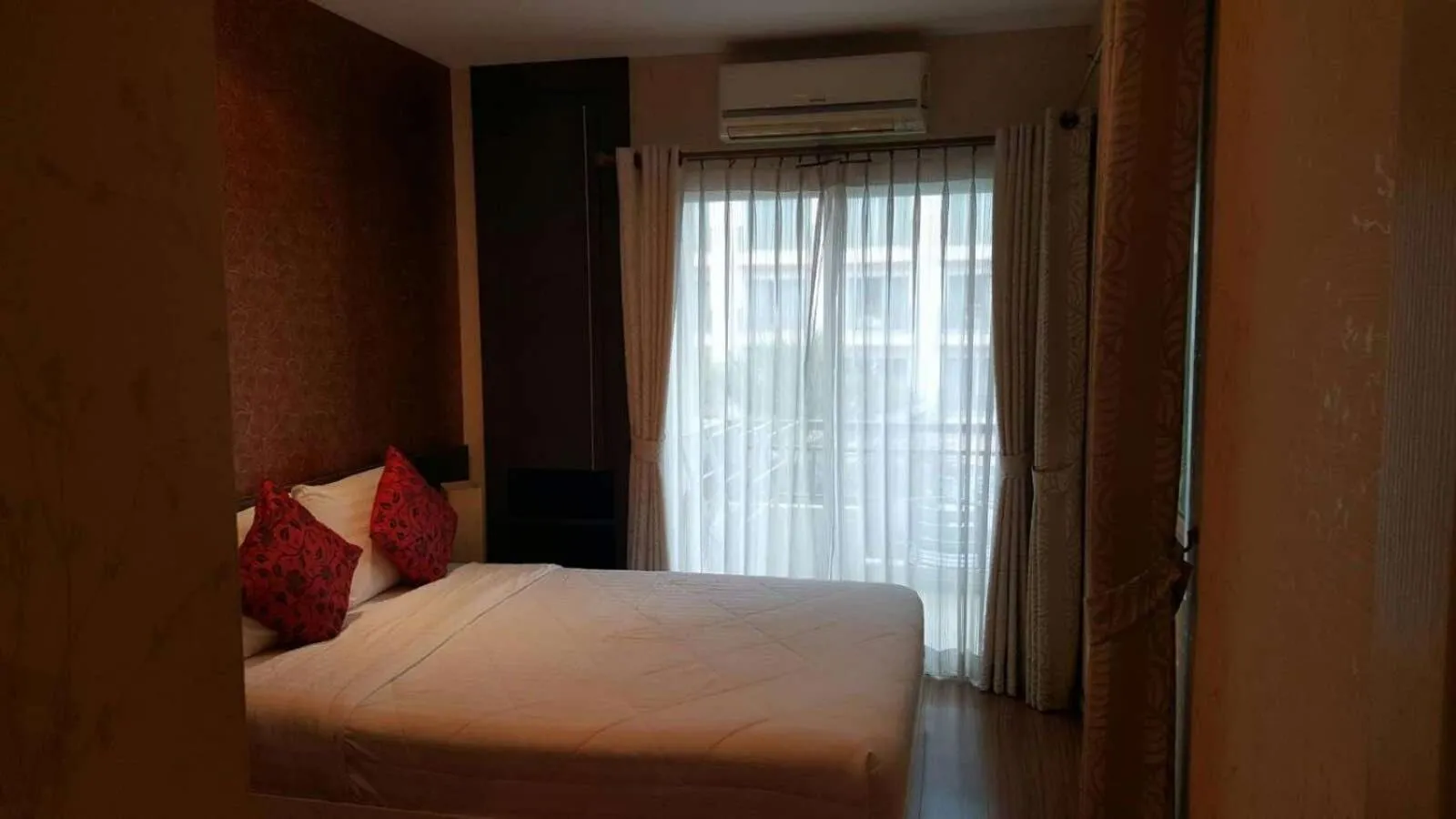 Bed in Phuket Villa Patong