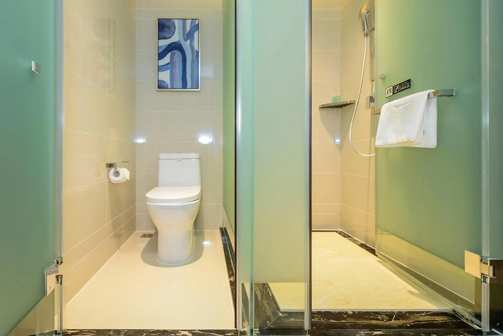 Toilet in Echarm Hotel Chongqing Dadukou Commercial Center Xinshancun Metro Station Branch