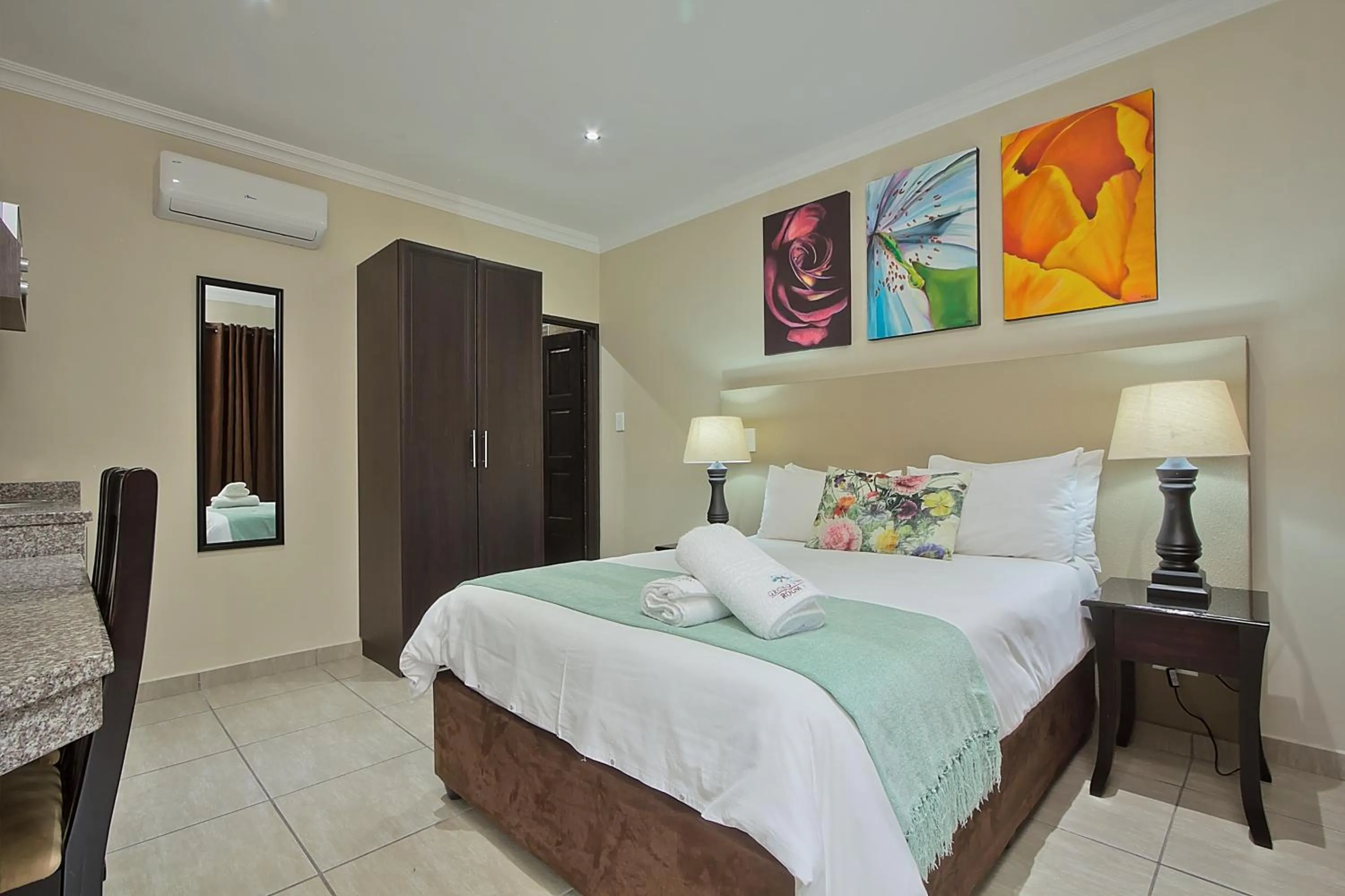 Bedroom, Bed in Gecko Inn