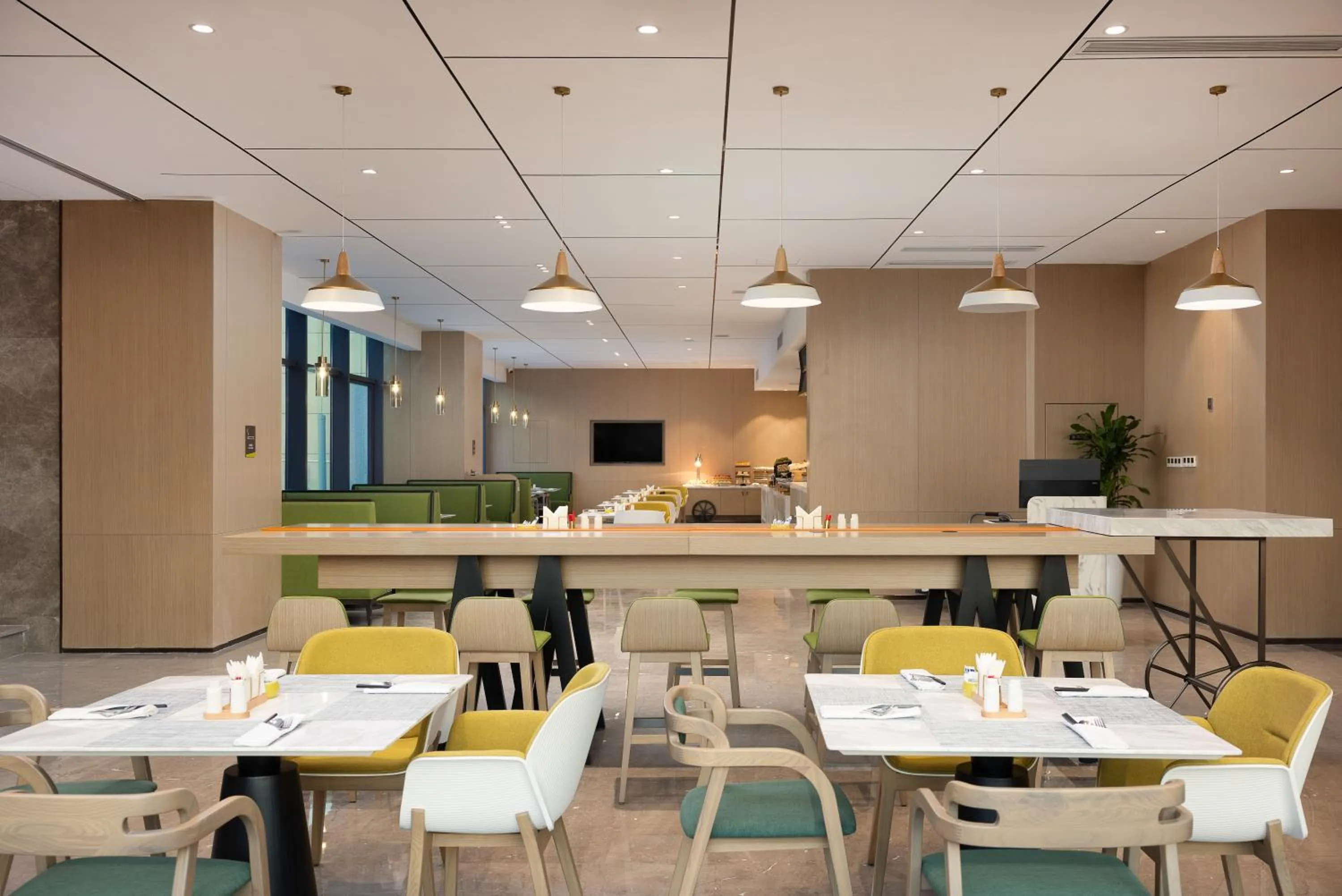 Restaurant/places to eat in Home2 Suite by Hilton Chengdu Huaizhou New Town