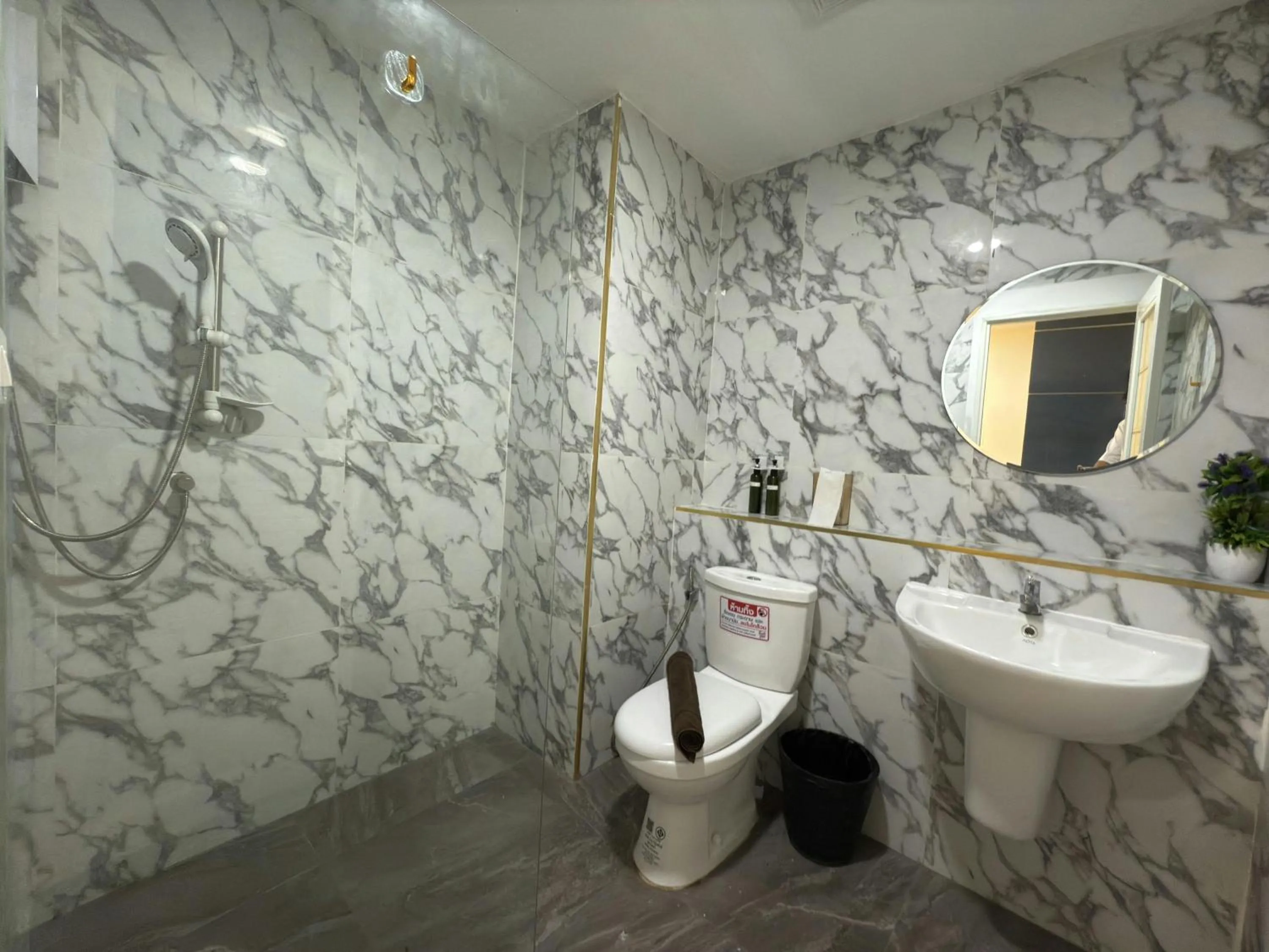 Shower in Breezewood Bangkok Hotel