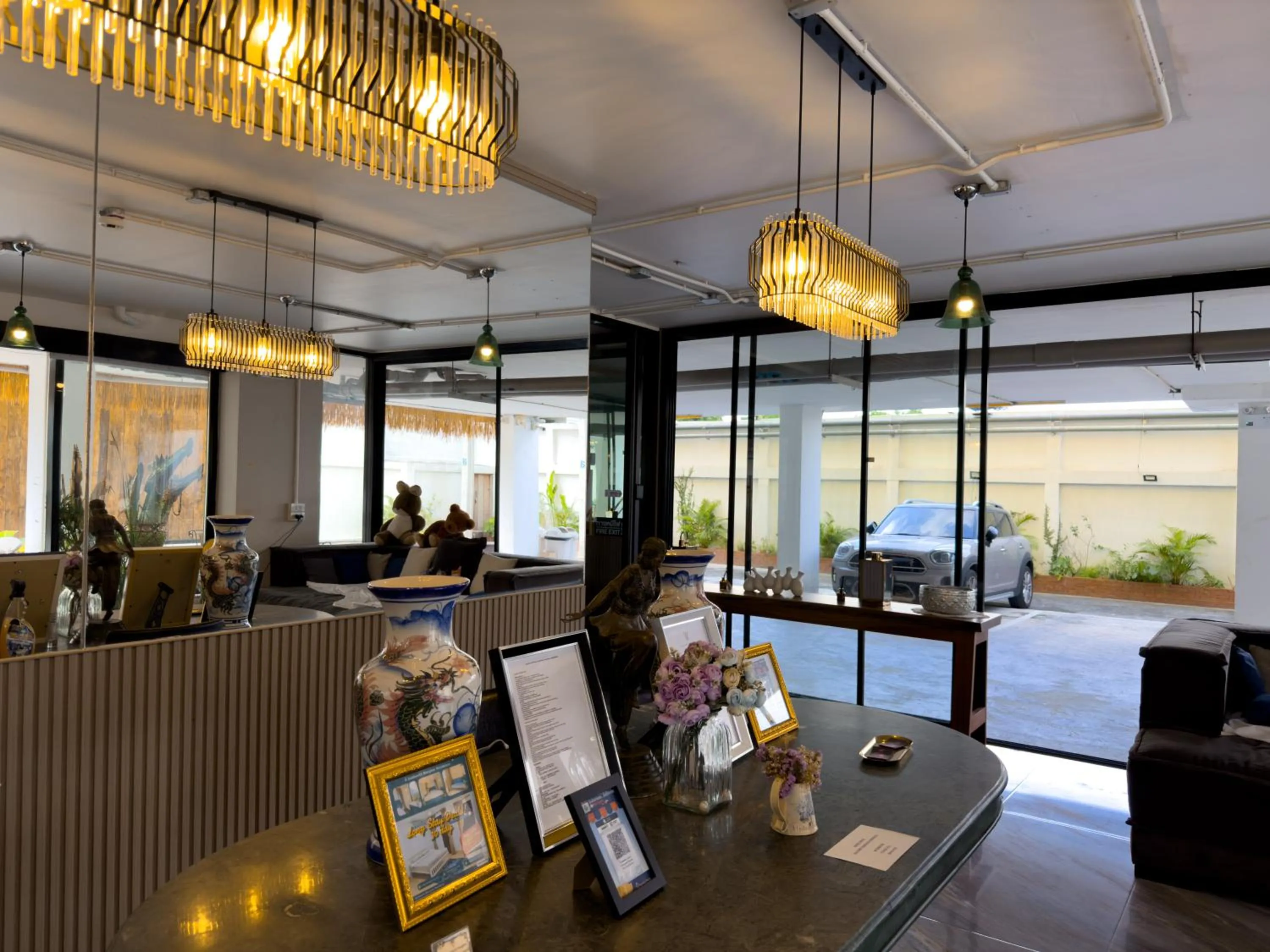 Lobby or reception in Breezewood Bangkok Hotel