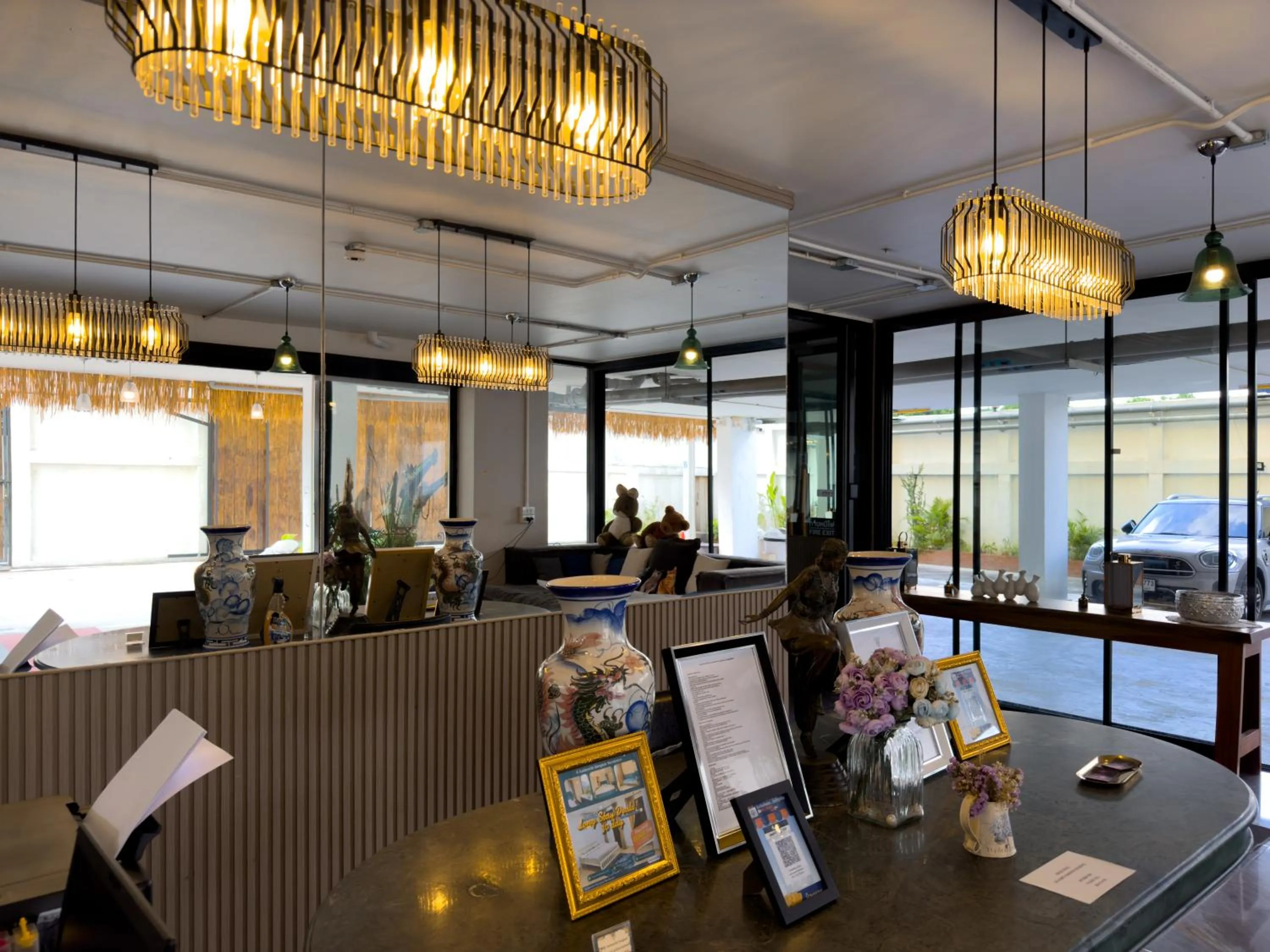 Lobby or reception in Breezewood Bangkok Hotel