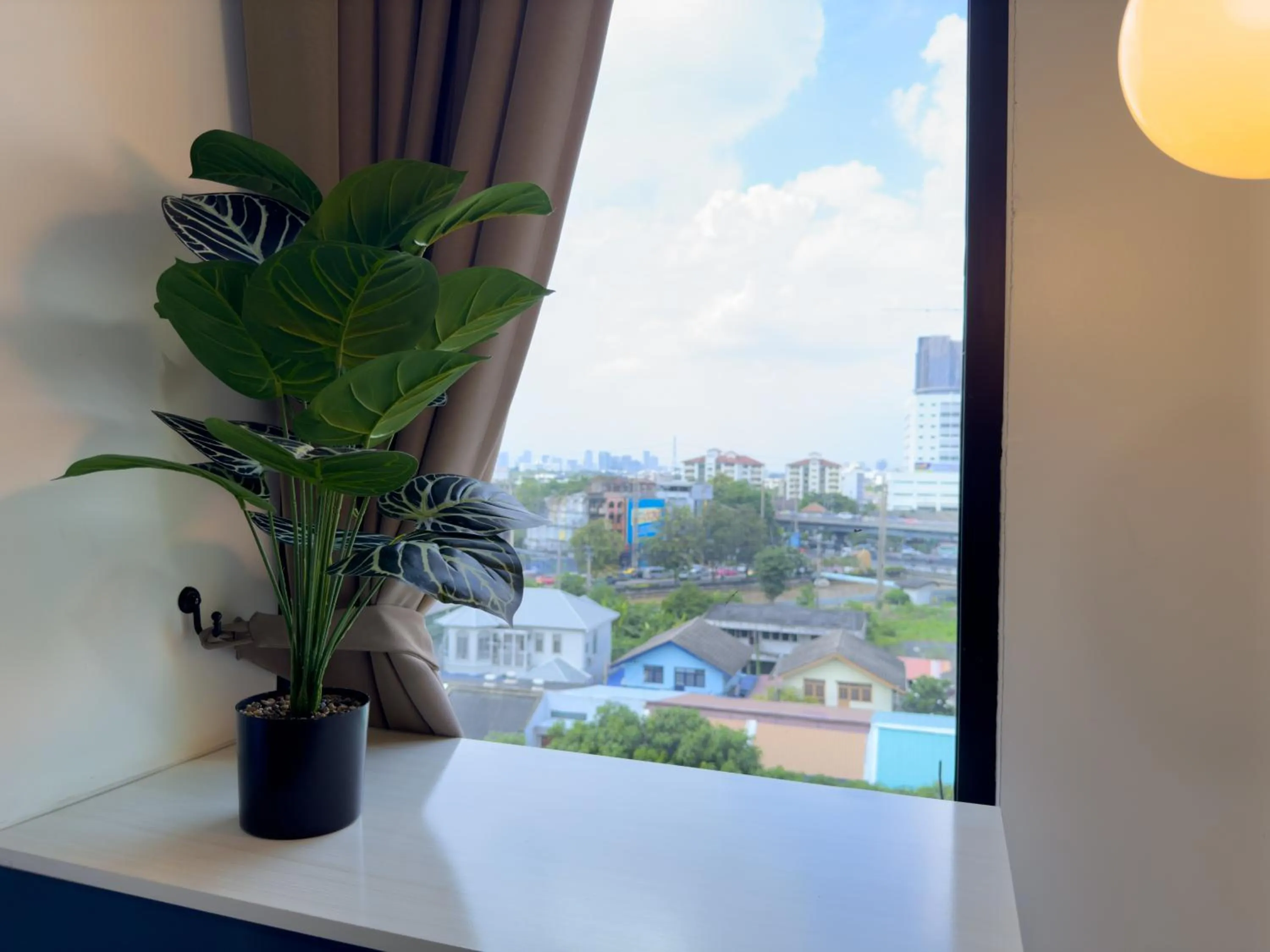 Day in Breezewood Bangkok Hotel