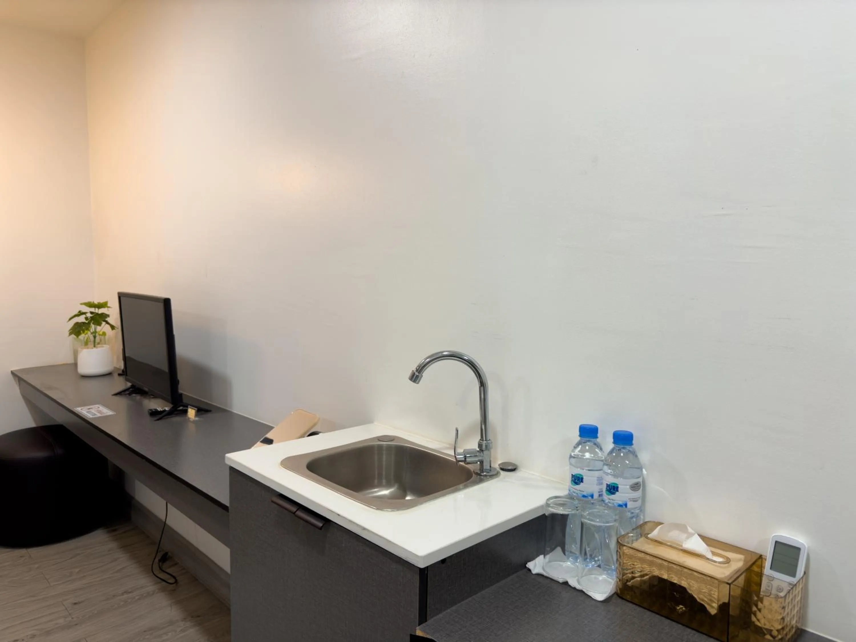 Kitchen or kitchenette in Breezewood Bangkok Hotel