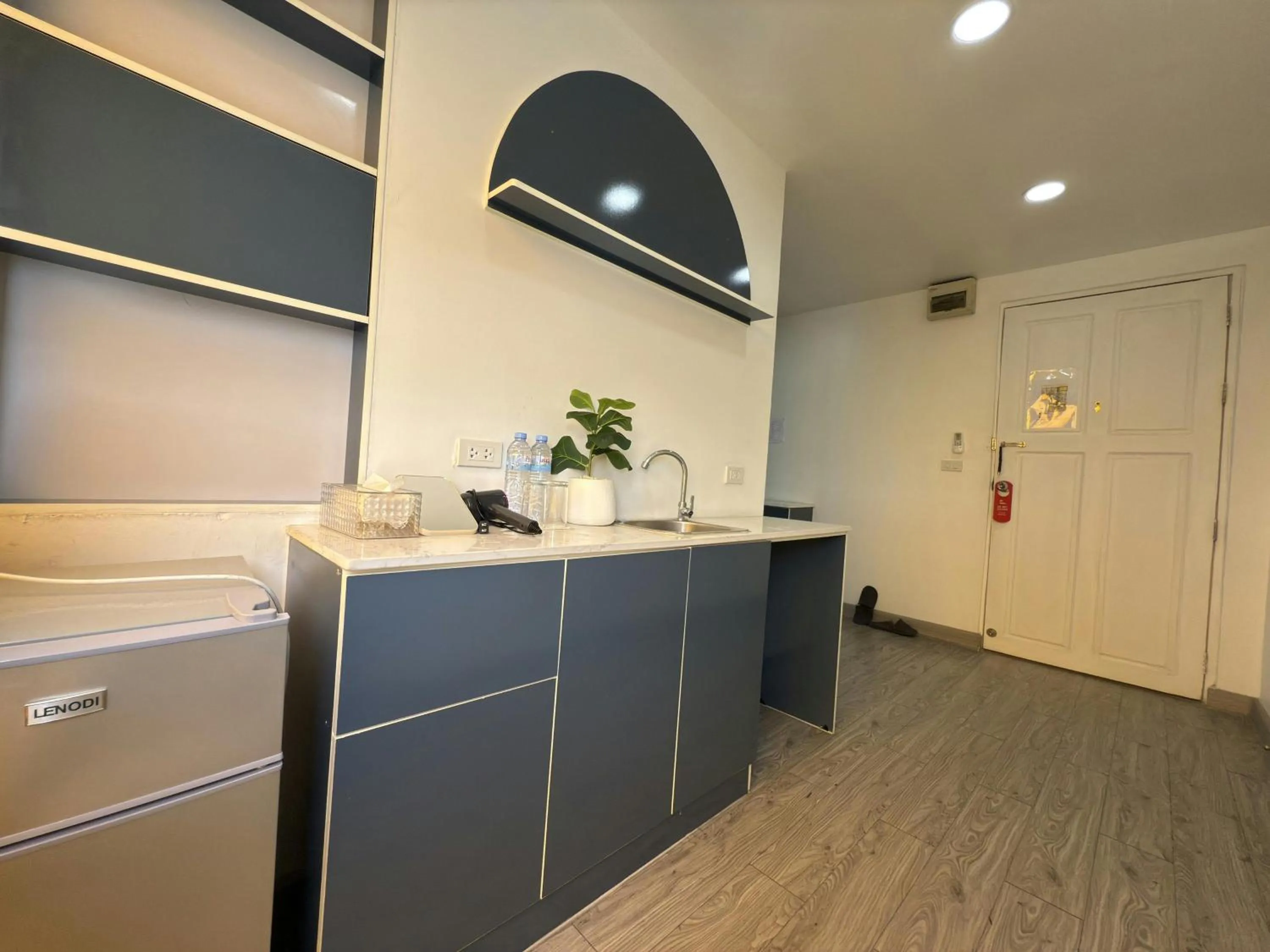 Kitchen or kitchenette in Breezewood Bangkok Hotel