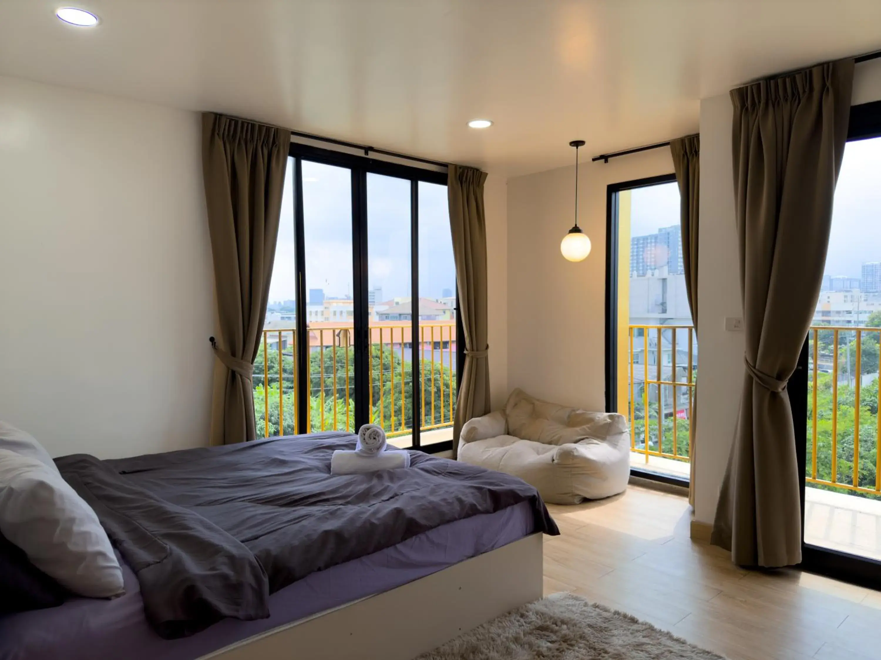 Double Room with Balcony in Breezewood Bangkok Hotel Double Room with Balcony in Breezewood Bangkok Hotel