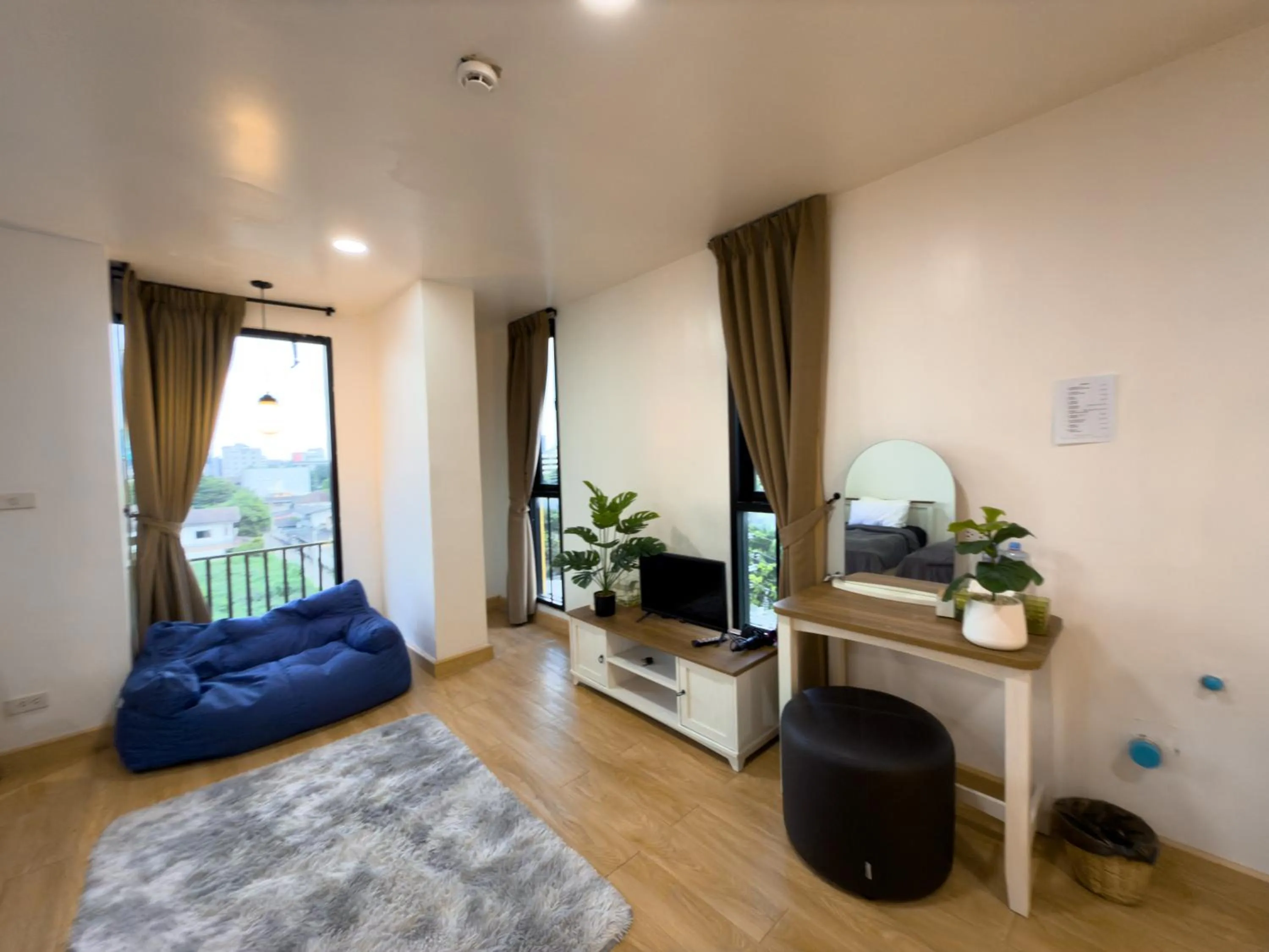 Bed in Breezewood Bangkok Hotel