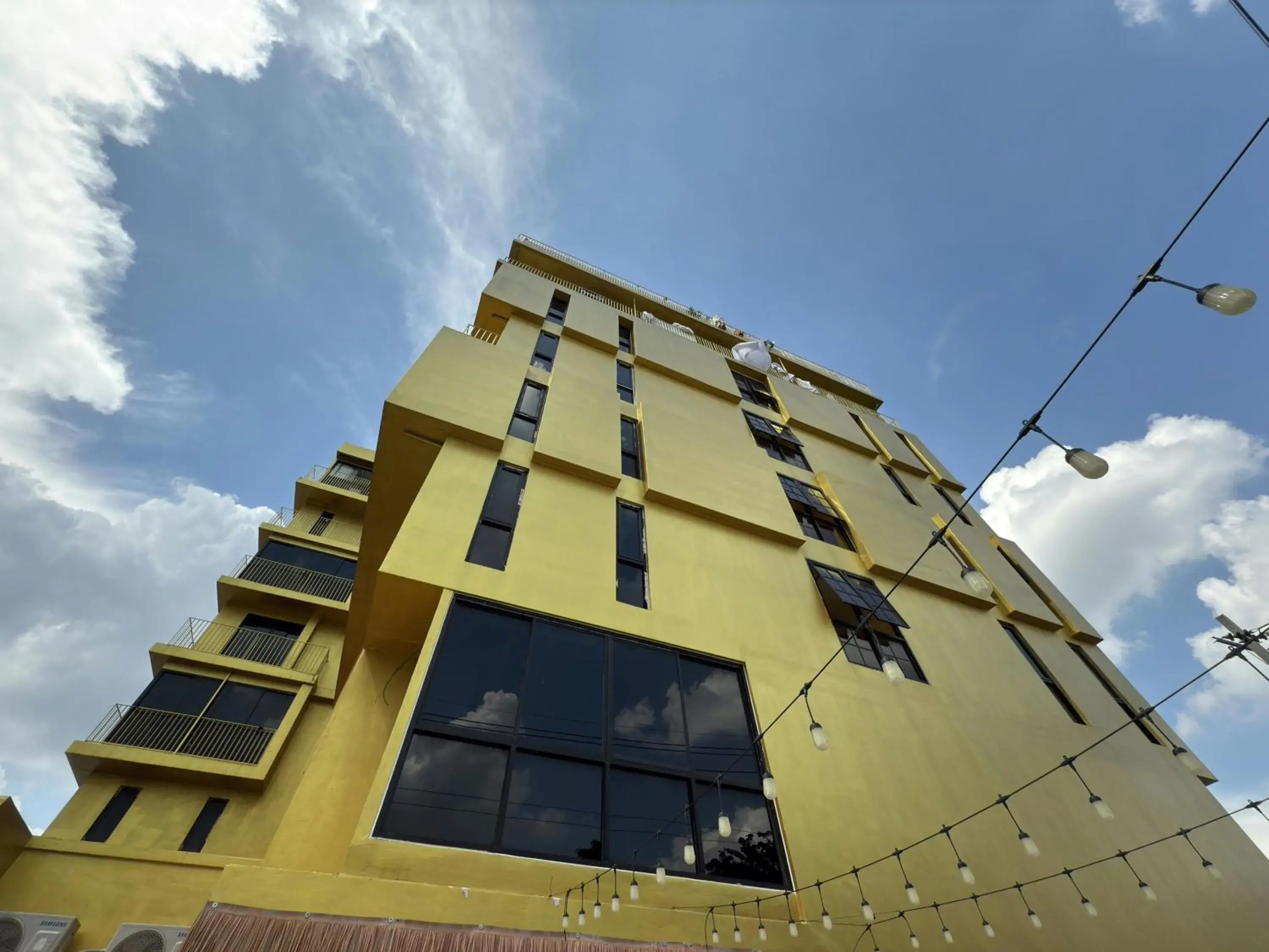 Property building in Breezewood Bangkok Hotel Property building in Breezewood Bangkok Hotel