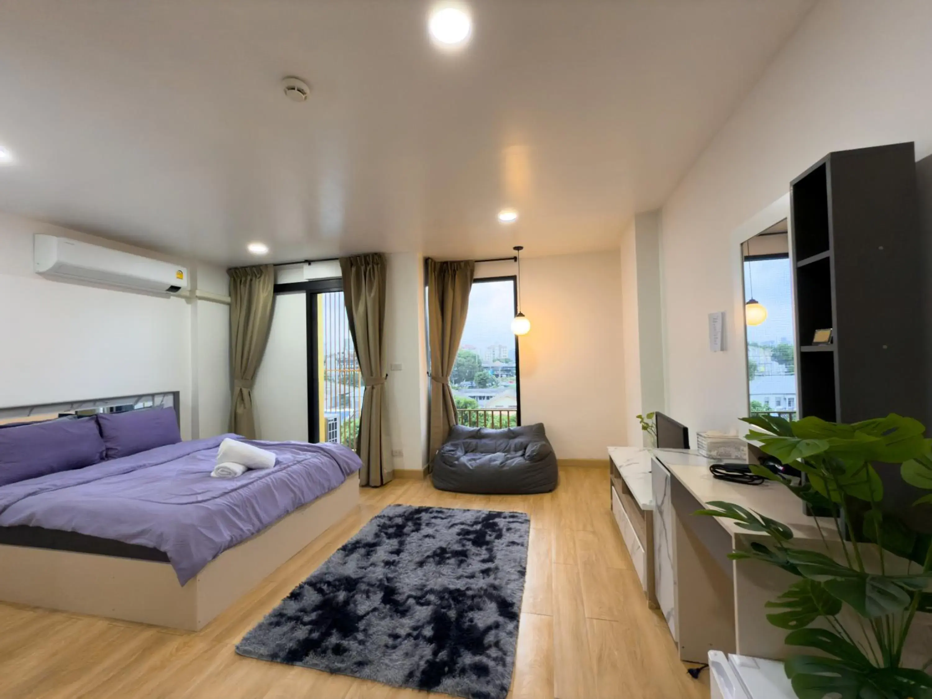 Photo of the whole room, Bed in Breezewood Bangkok Hotel Photo of the whole room, Bed in Breezewood Bangkok Hotel