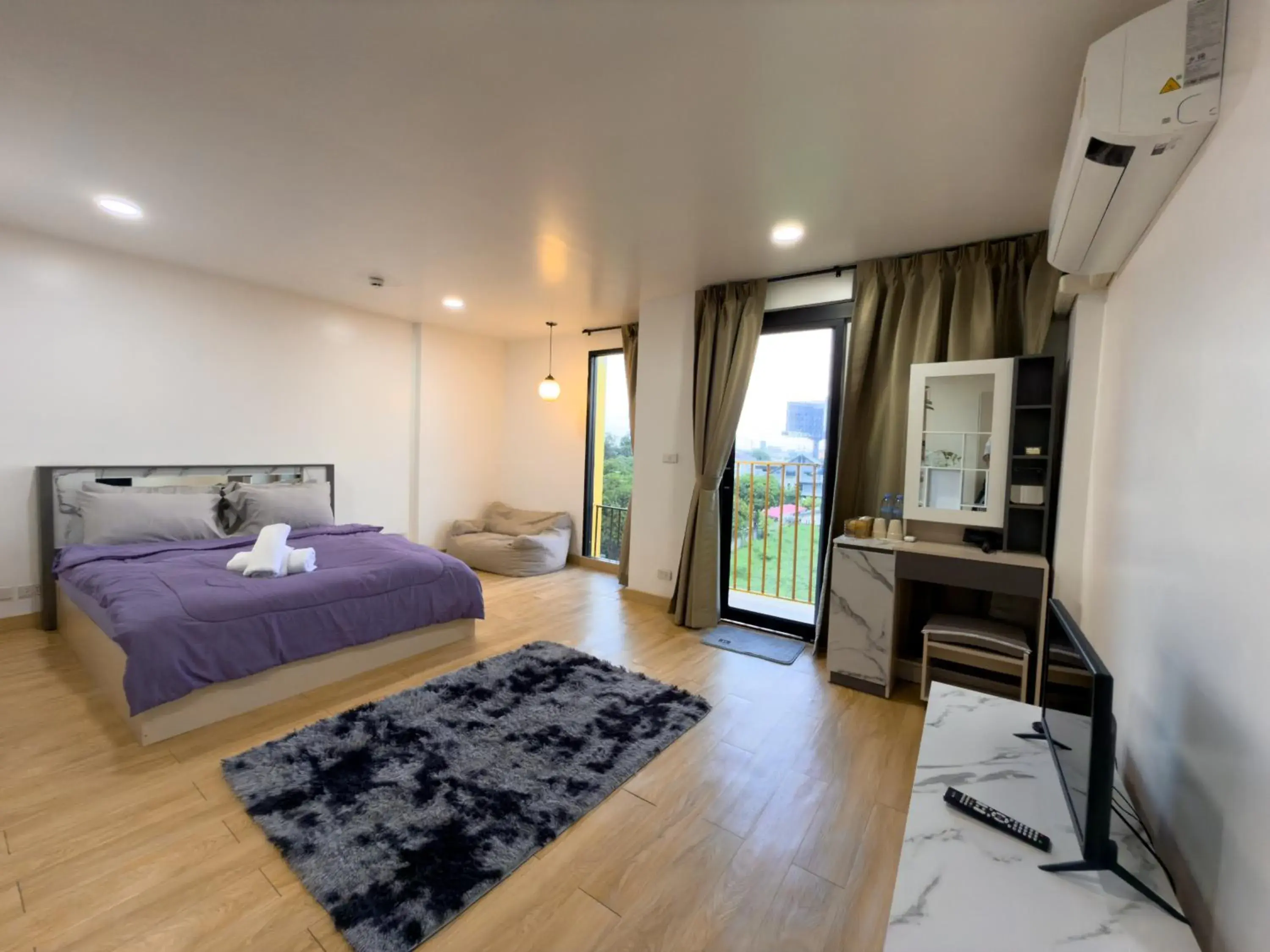 Standard Double Room in Breezewood Bangkok Hotel Standard Double Room in Breezewood Bangkok Hotel