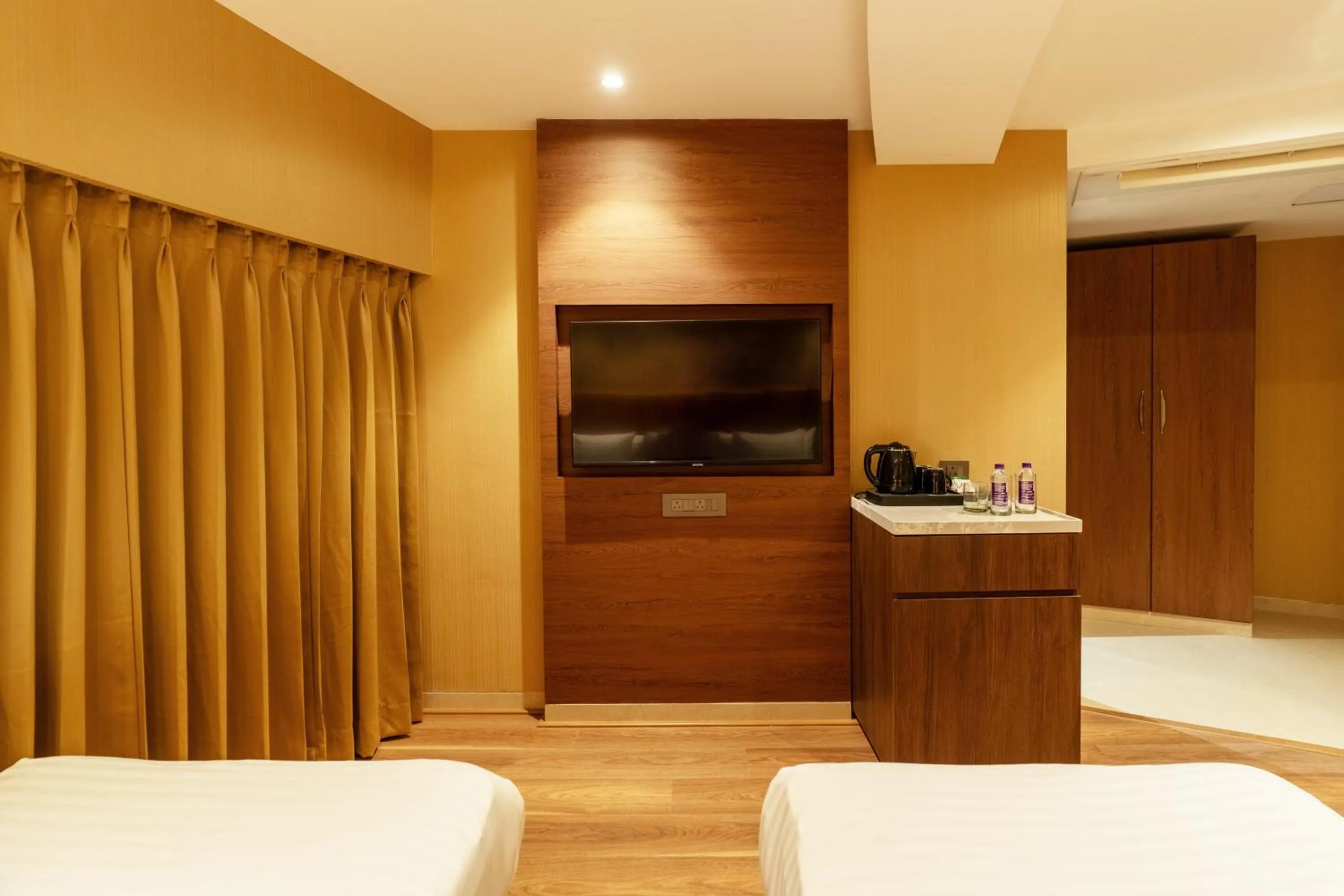 Bedroom, Bed in Clarks Inn Suites Hyderabad Airport