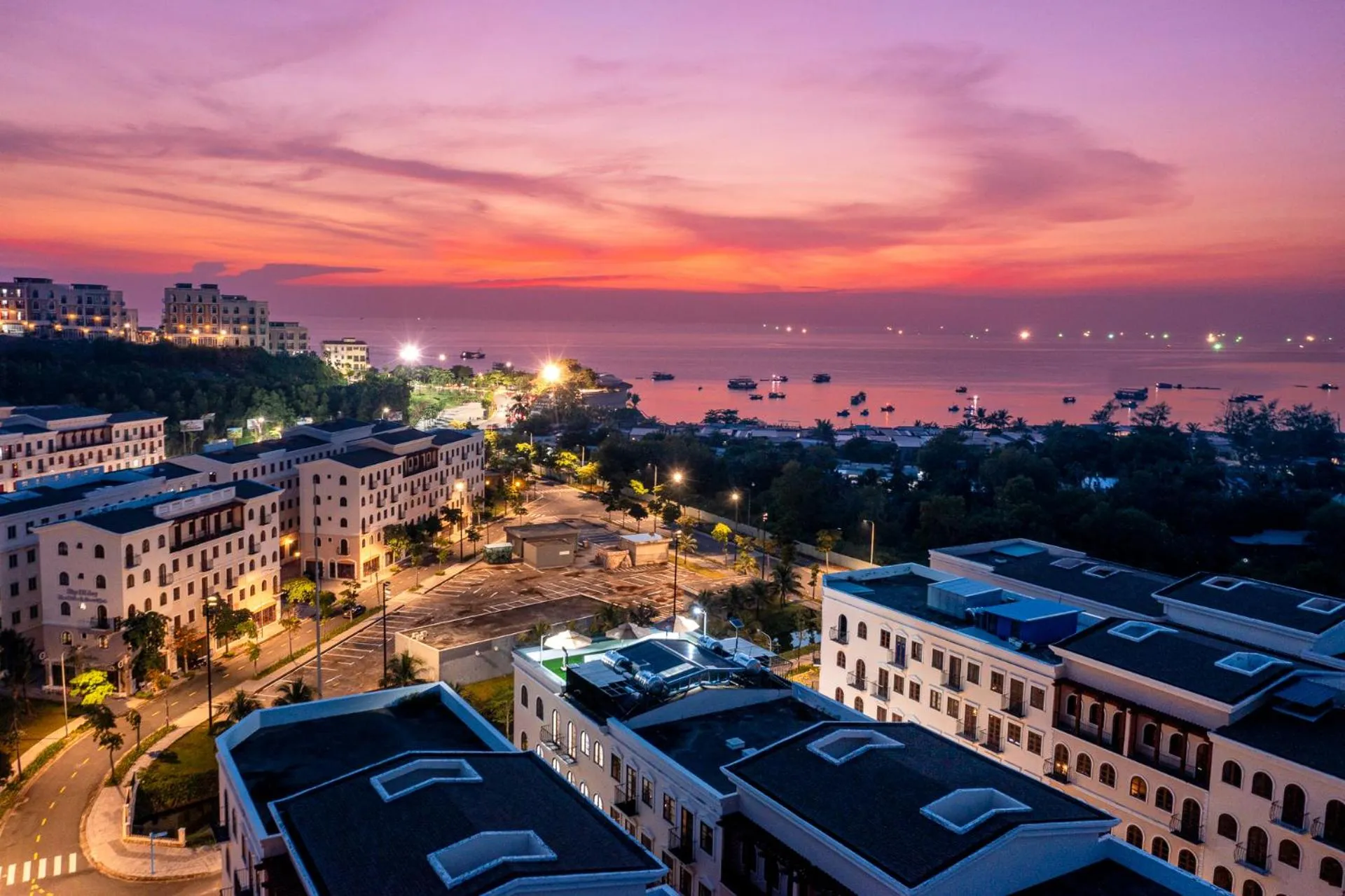 Property building in Anston Castle Hotel Phu Quoc Sunset Town