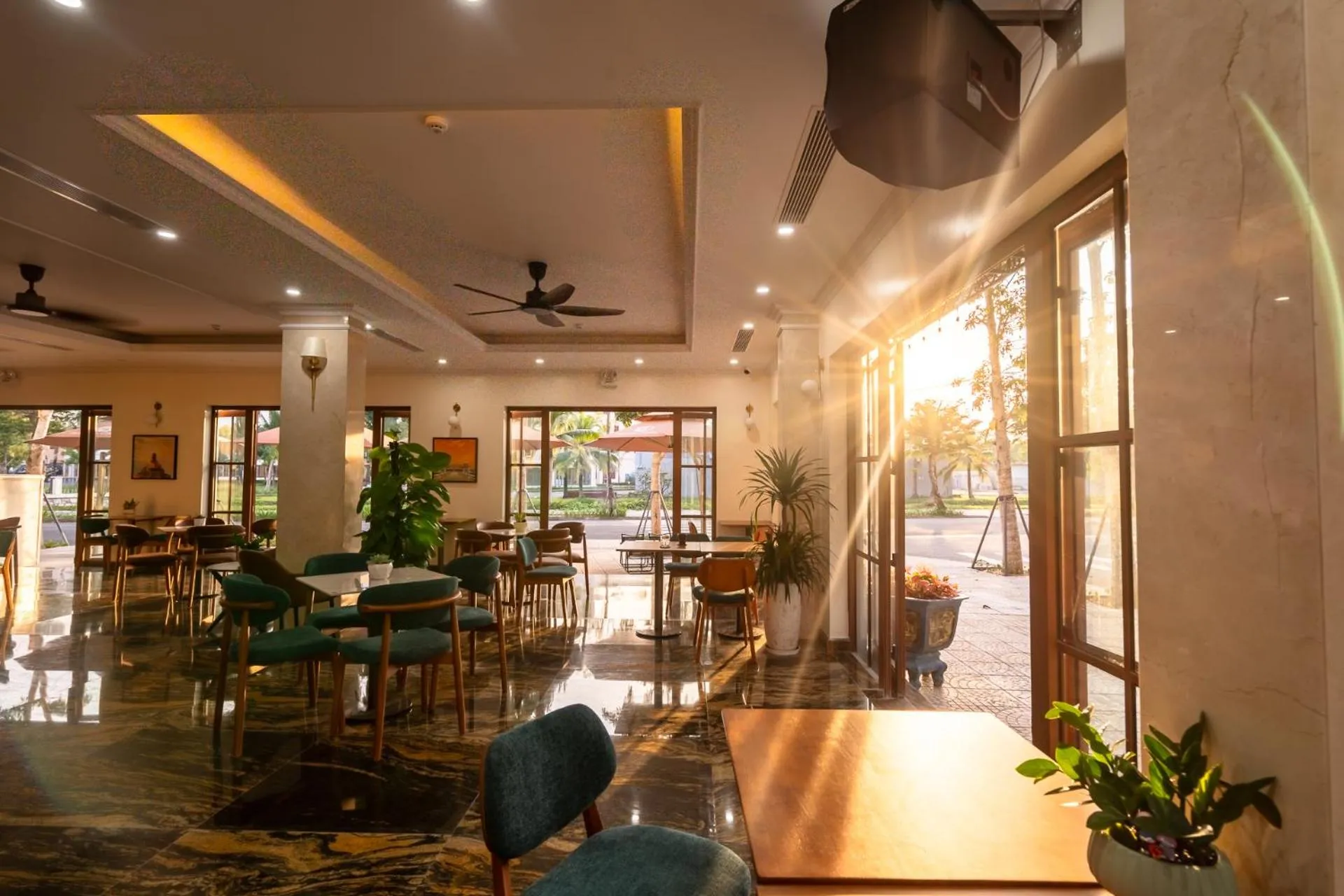 Restaurant/places to eat in Anston Castle Hotel Phu Quoc Sunset Town