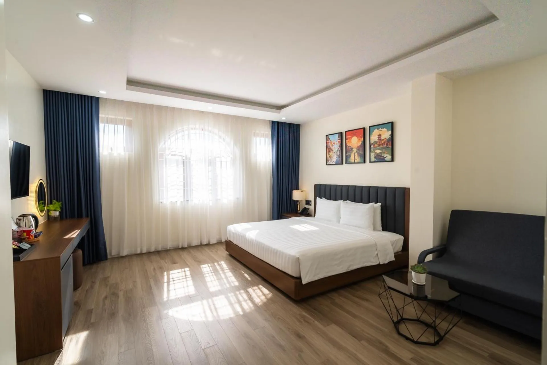 Bed in Anston Castle Hotel Phu Quoc Sunset Town