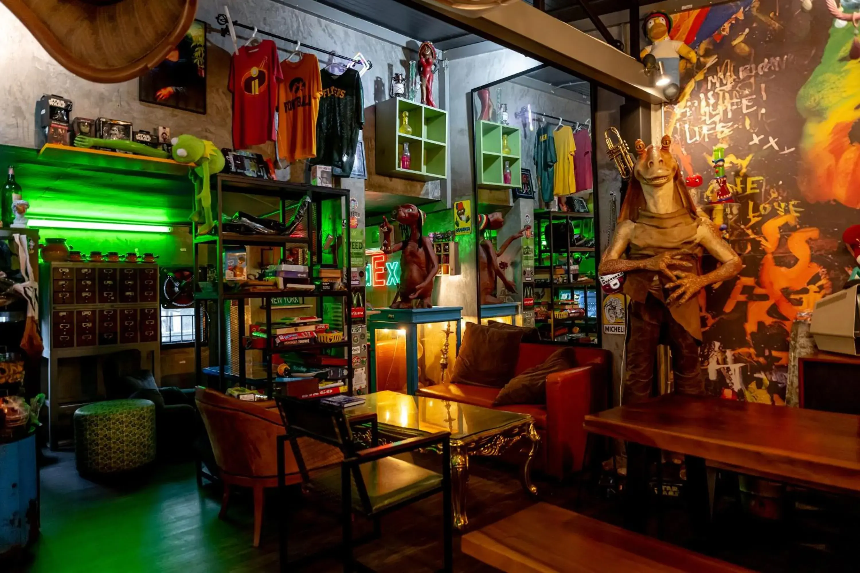 Property building in Vibes Hostel Bangkok Property building in Vibes Hostel Bangkok