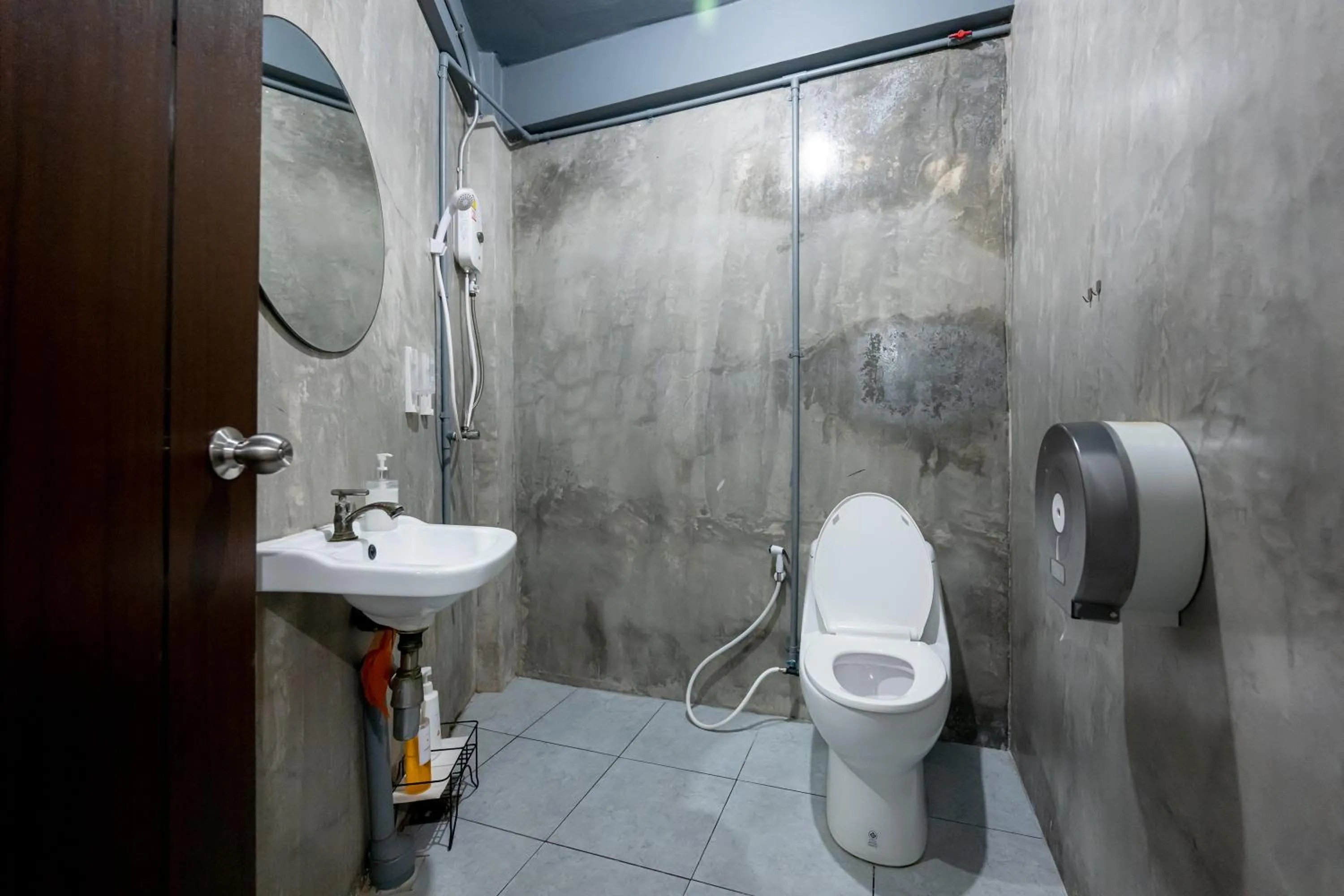 Bathroom in Vibes Hostel Bangkok