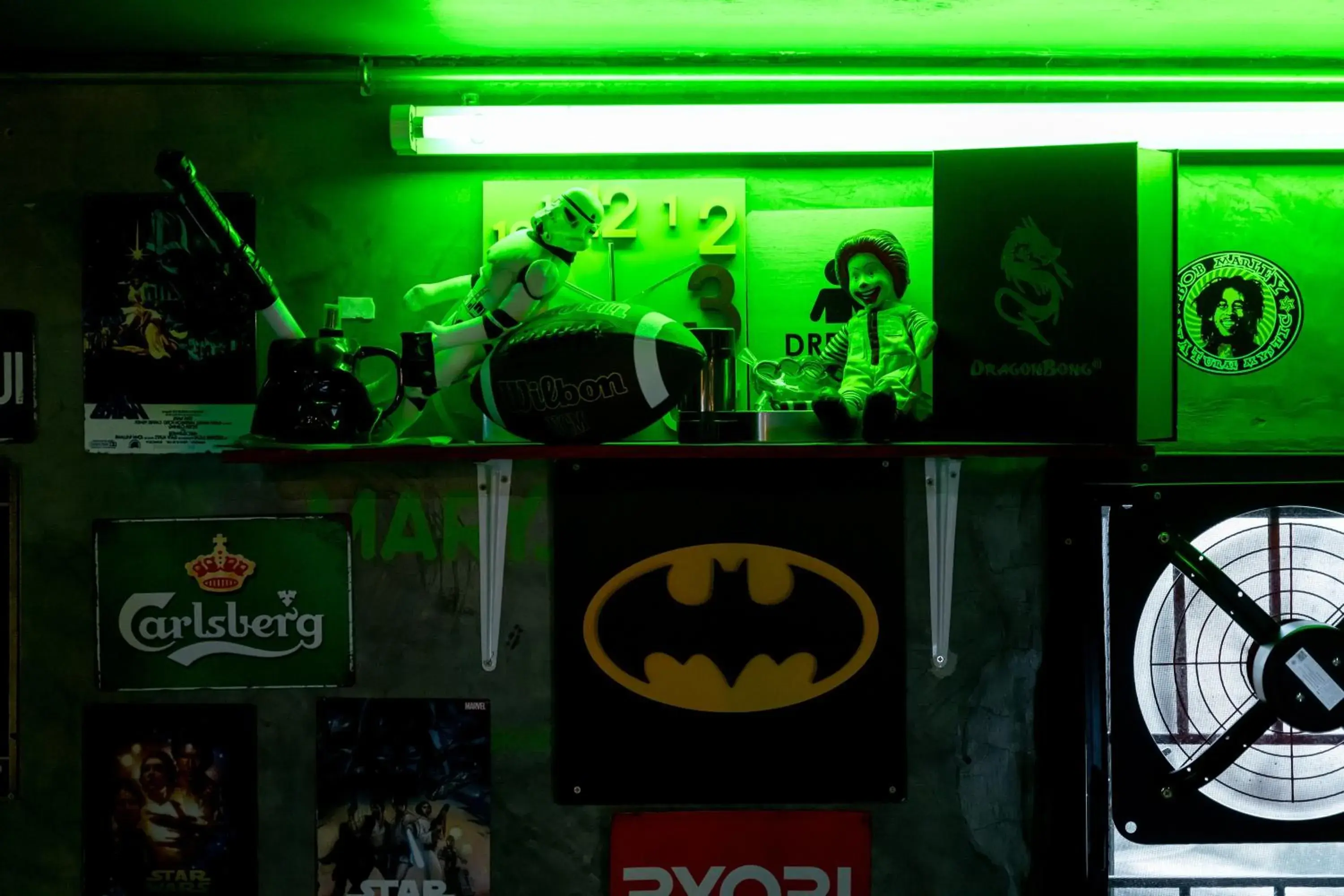 Property building in Vibes Hostel Bangkok Property building in Vibes Hostel Bangkok