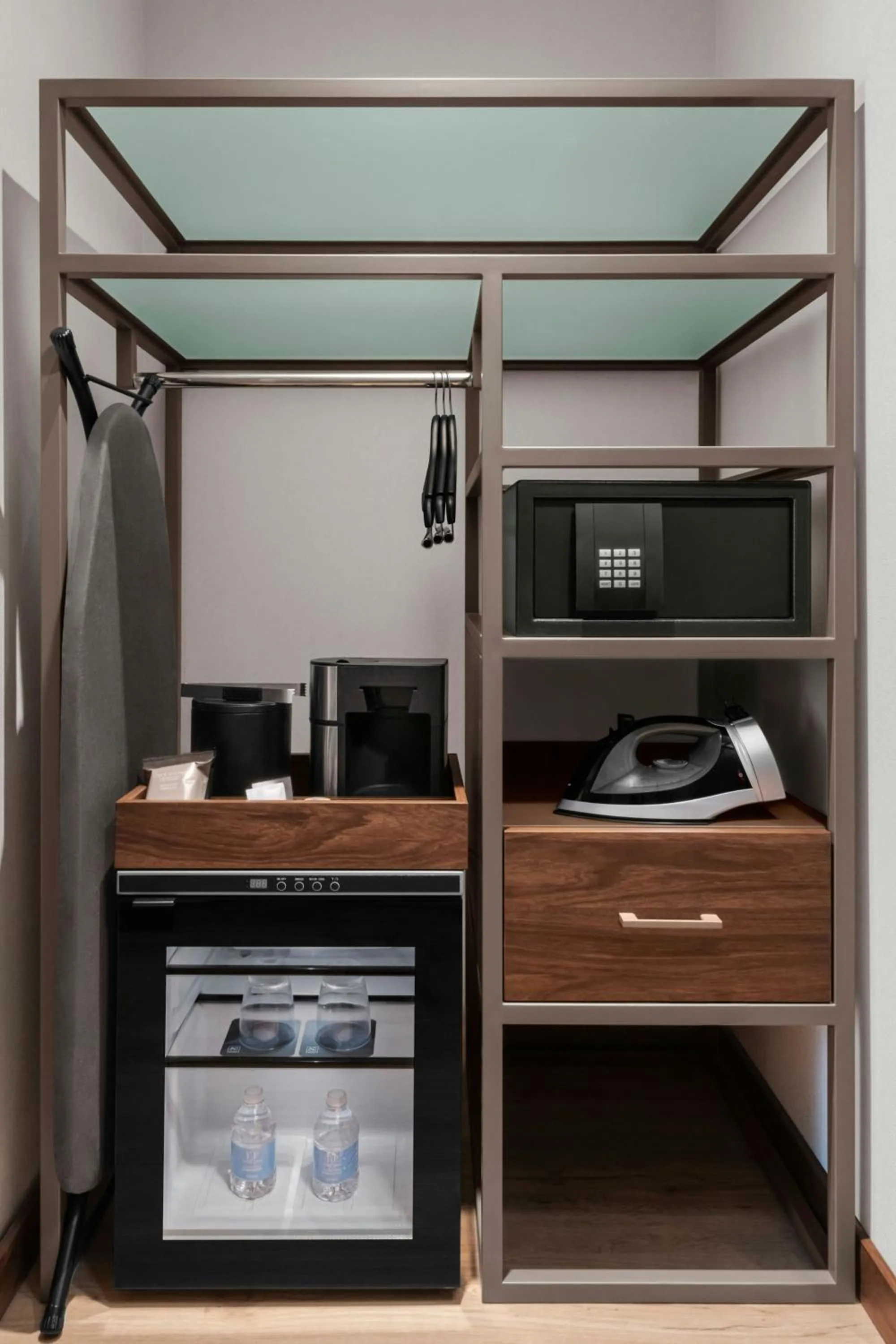 Photo of the whole room in AC Hotel by Marriott Pasadena