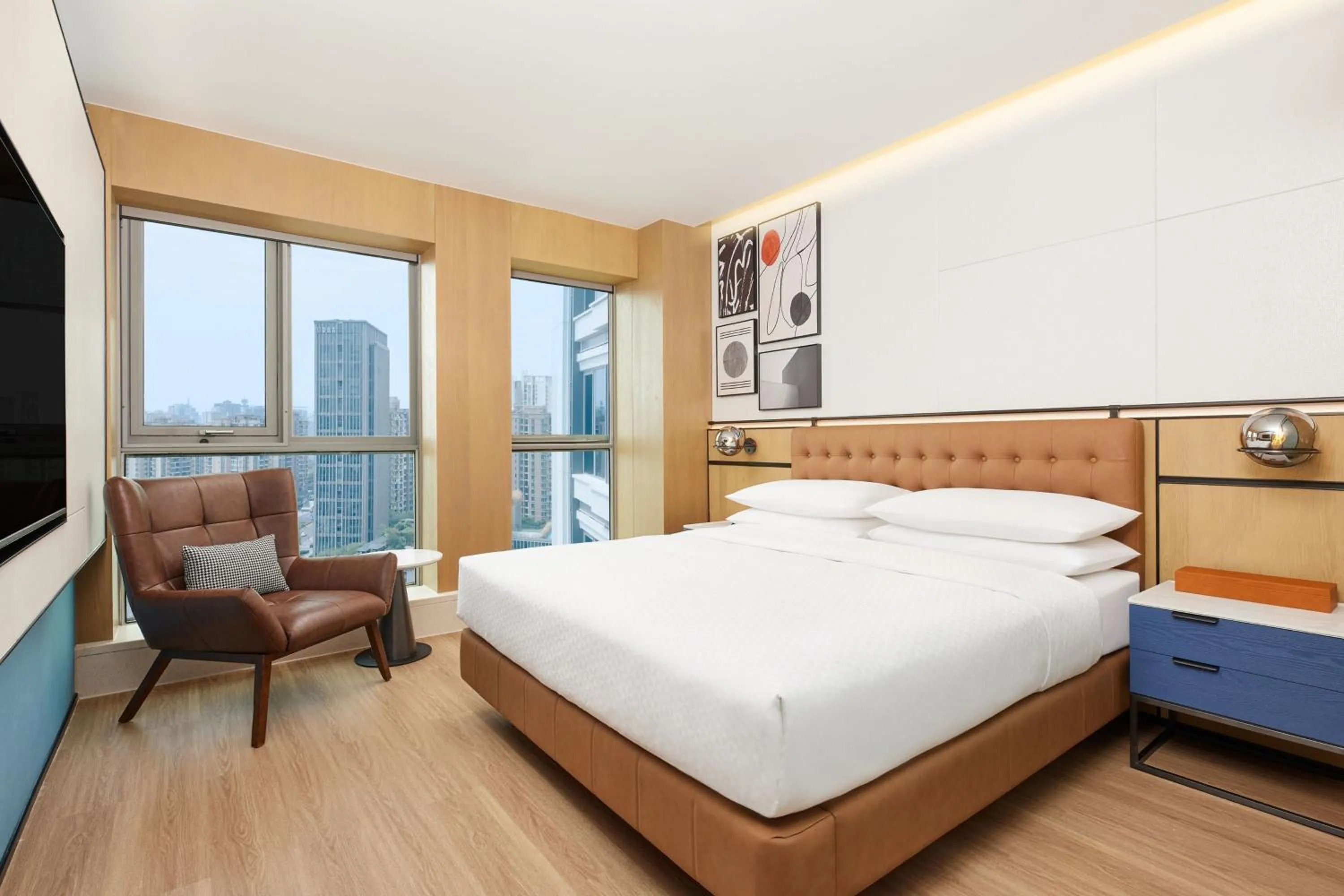 Photo of the whole room, Bed in Four Points by Sheraton Chongqing North Railway Station