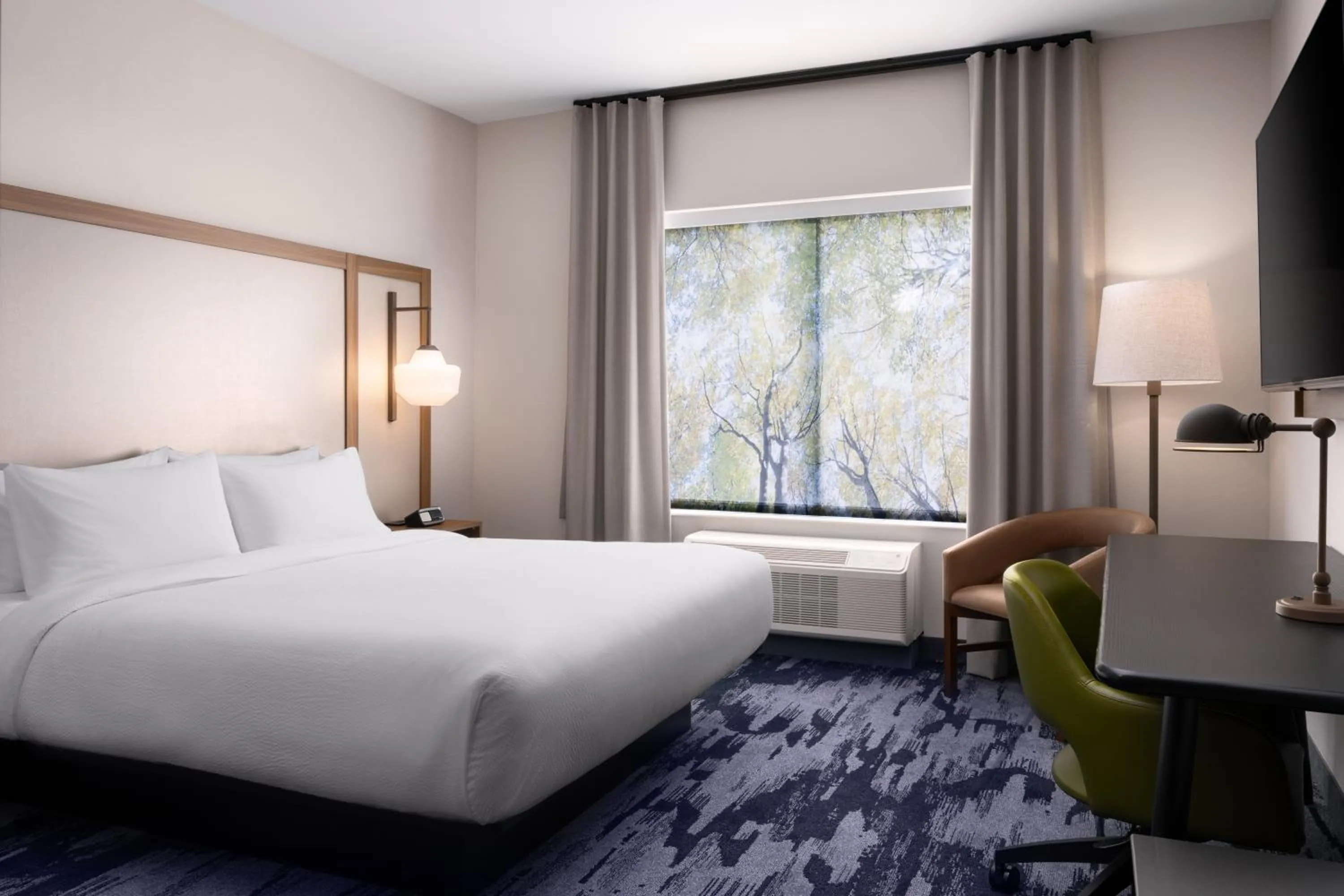 Bed in Fairfield by Marriott Inn & Suites Cincinnati Oakley