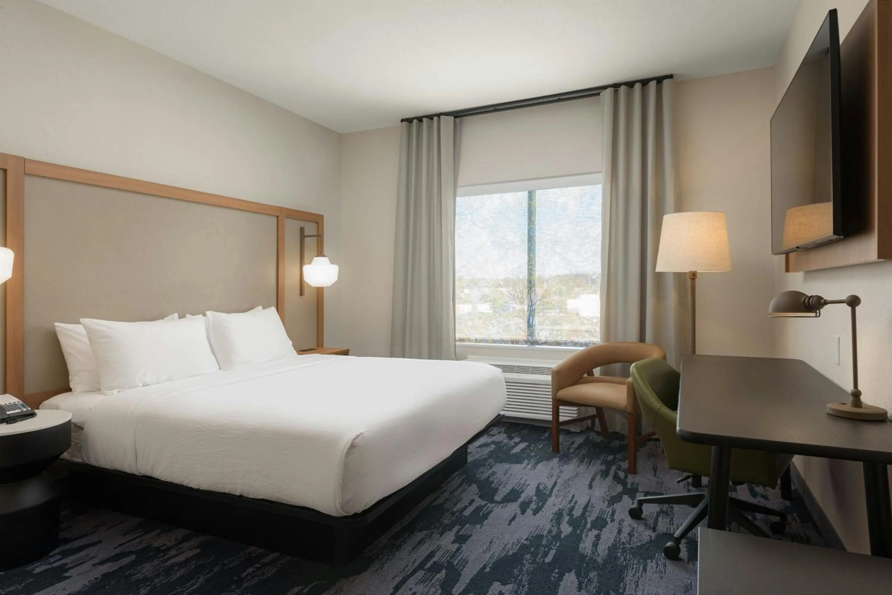 Photo of the whole room, Bed in Fairfield by Marriott Inn & Suites Cincinnati Oakley