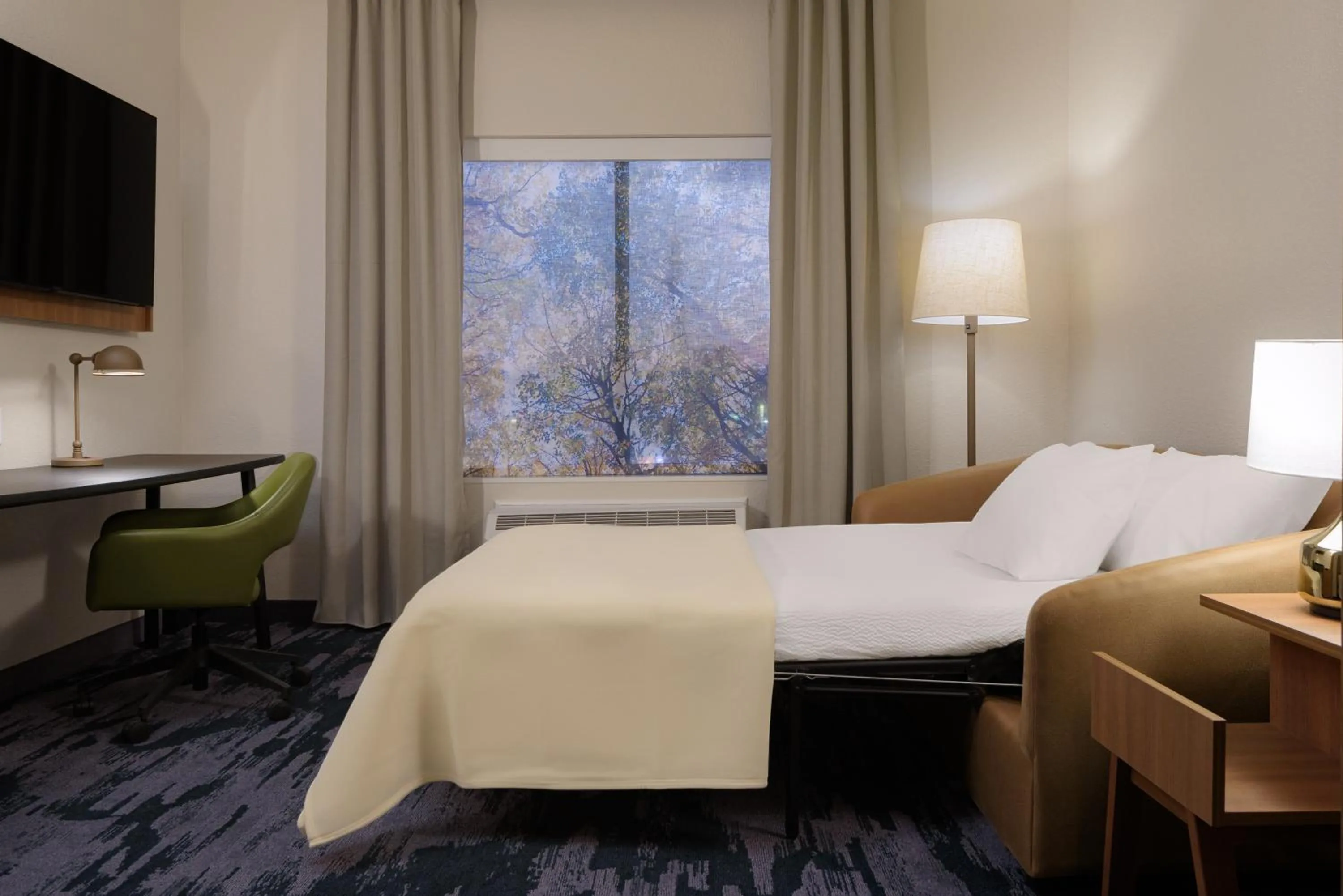 Bed in Fairfield by Marriott Inn & Suites Cincinnati Oakley