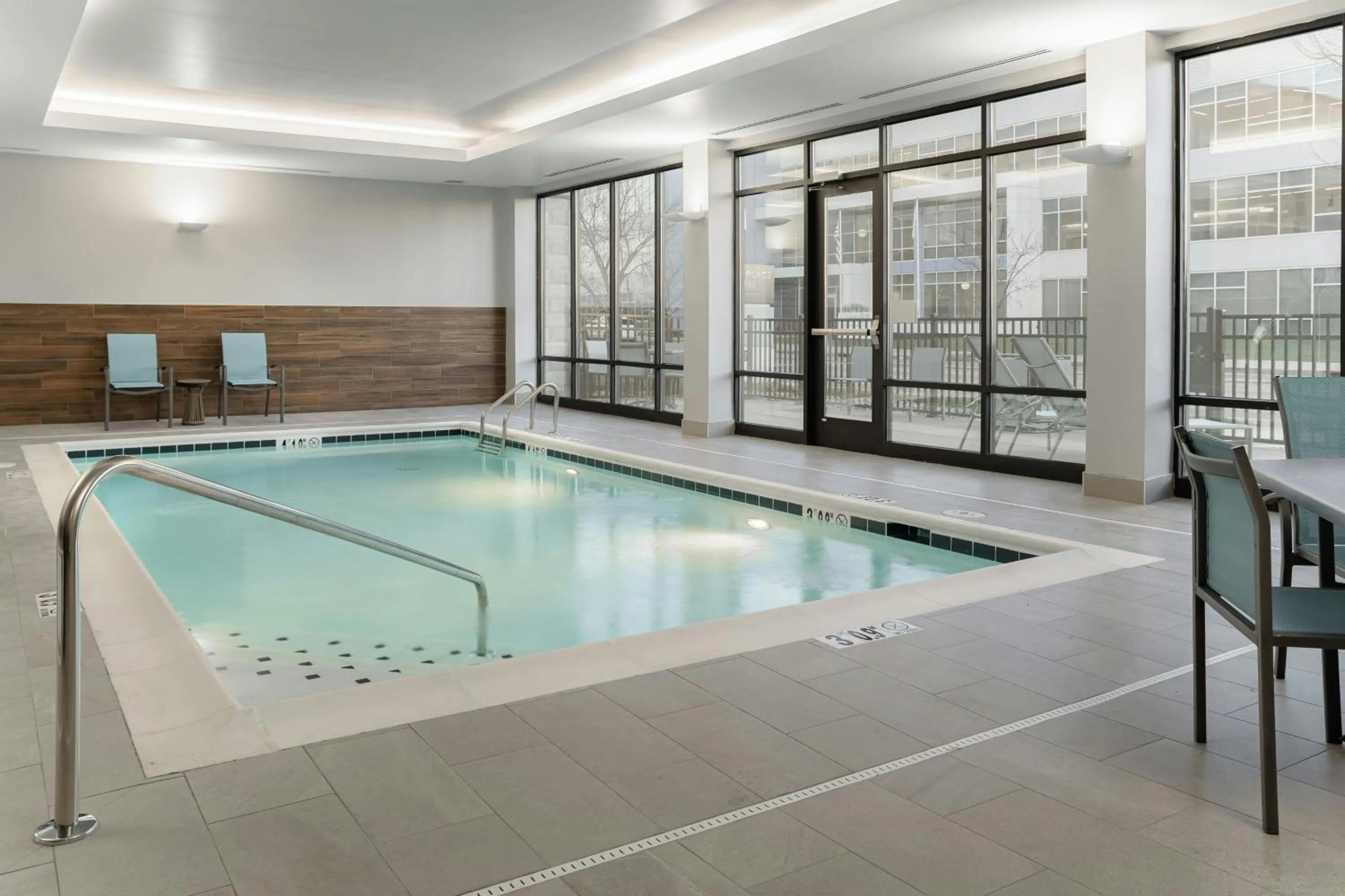 Swimming pool in Fairfield by Marriott Inn & Suites Cincinnati Oakley