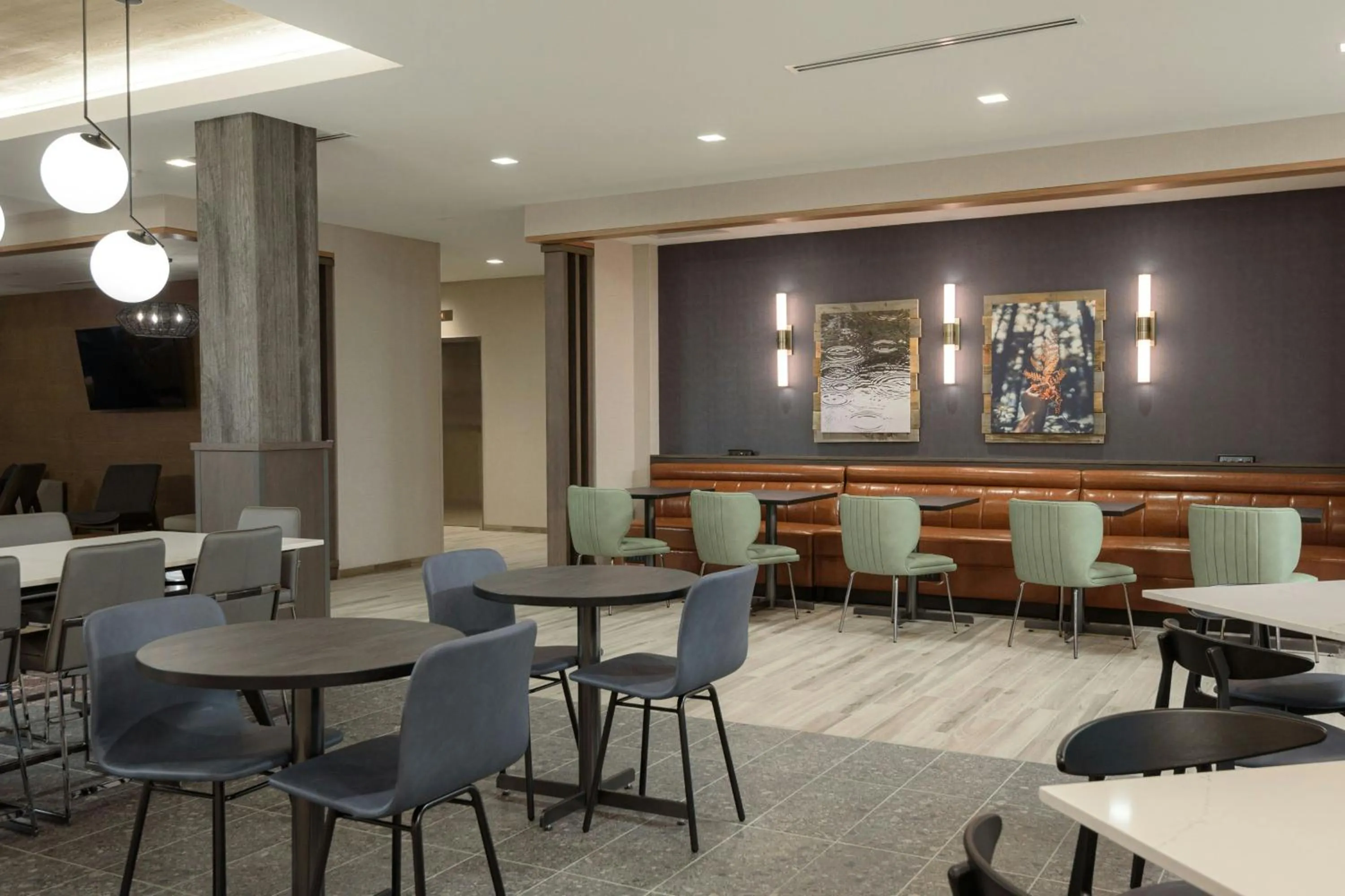 Restaurant/places to eat in Fairfield by Marriott Inn & Suites Cincinnati Oakley