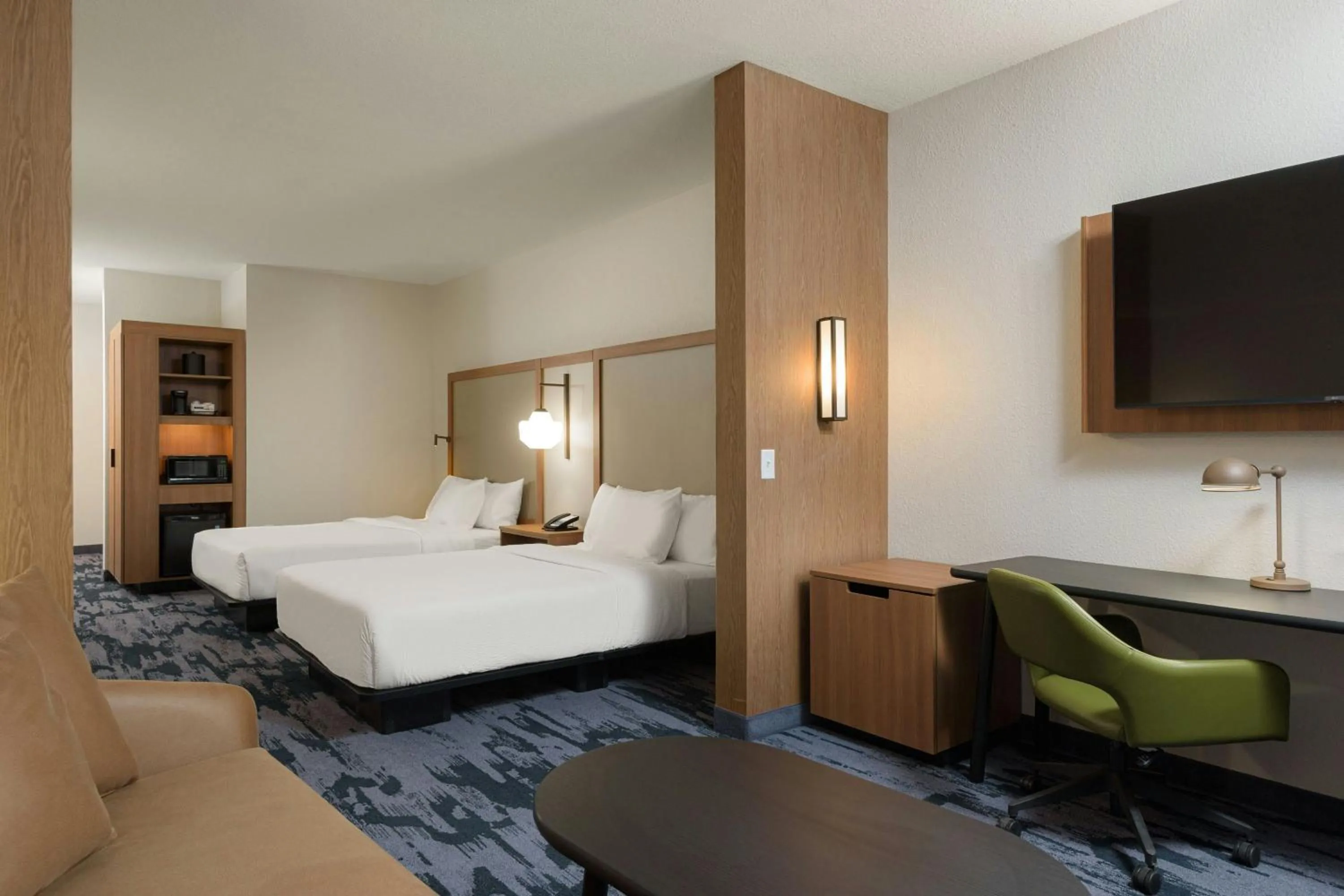 Photo of the whole room, Bed in Fairfield by Marriott Inn & Suites Cincinnati Oakley
