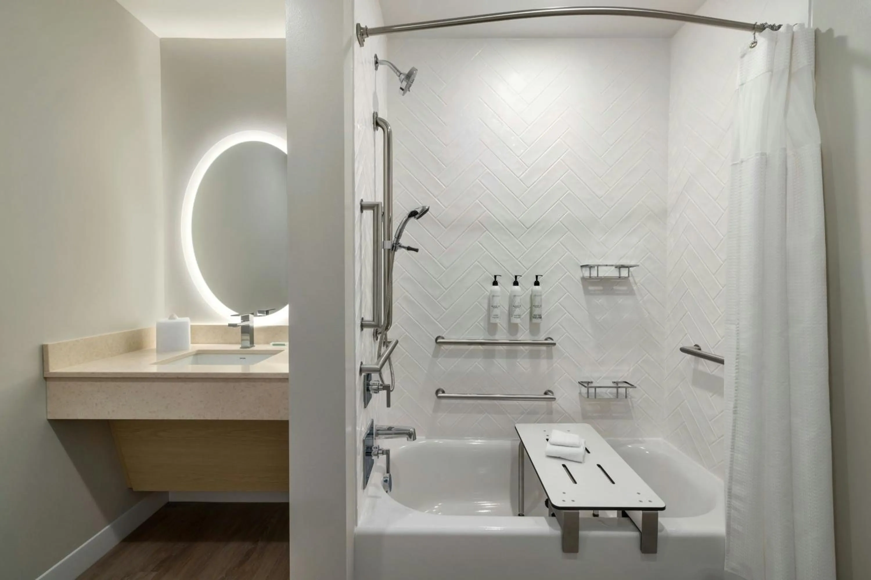 Bathroom in TownePlace Suites by Marriott Duluth