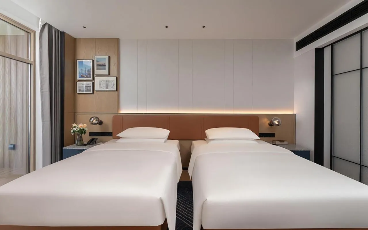 Bed in Four Points by Sheraton Dali, Erhai