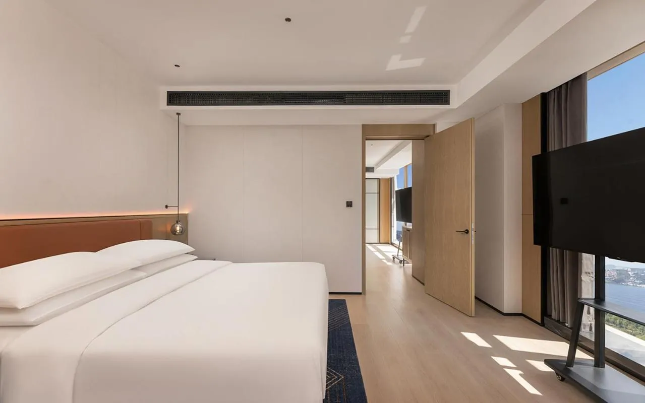 Bed in Four Points by Sheraton Dali, Erhai