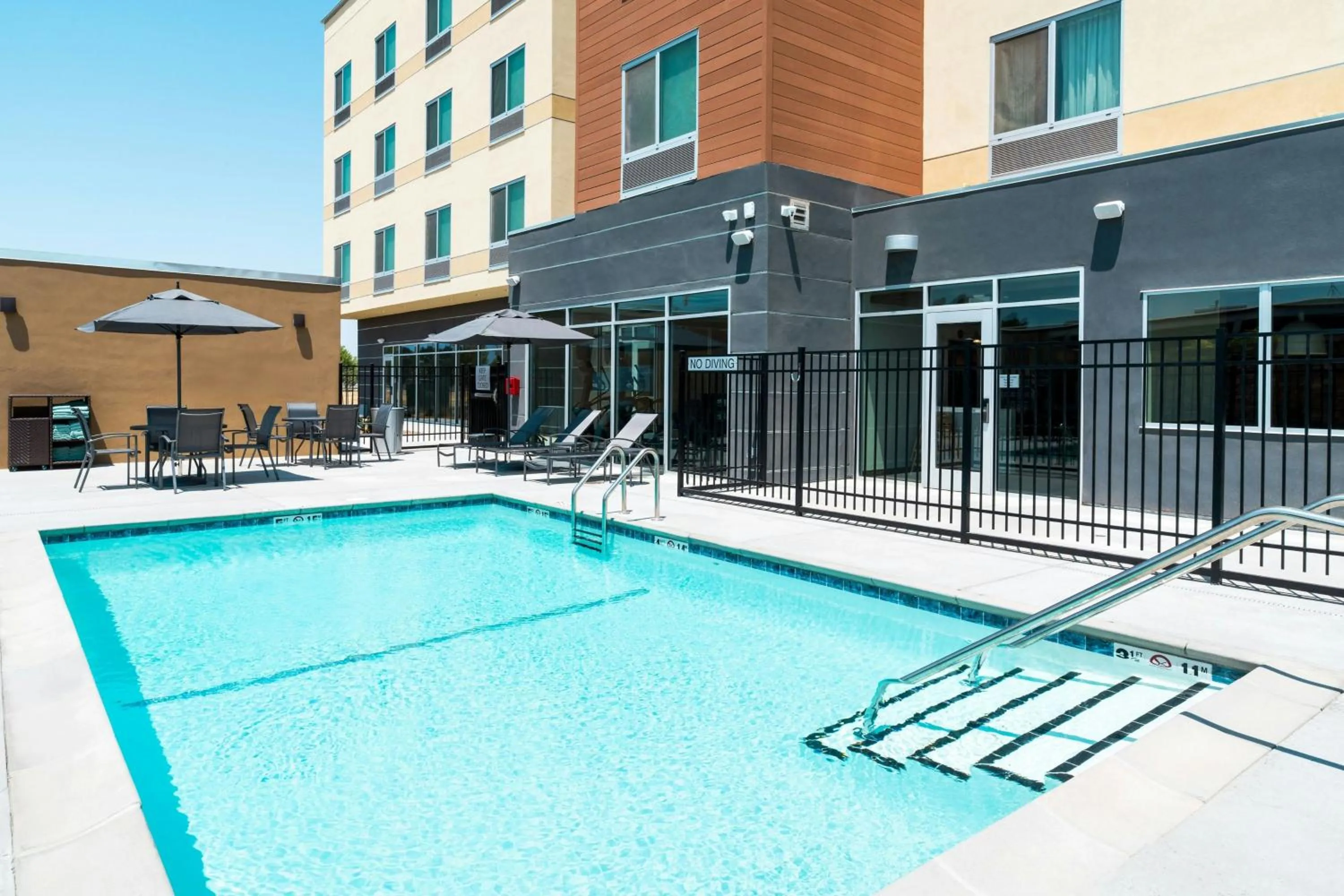 Swimming pool in Fairfield Inn & Suites Hanford