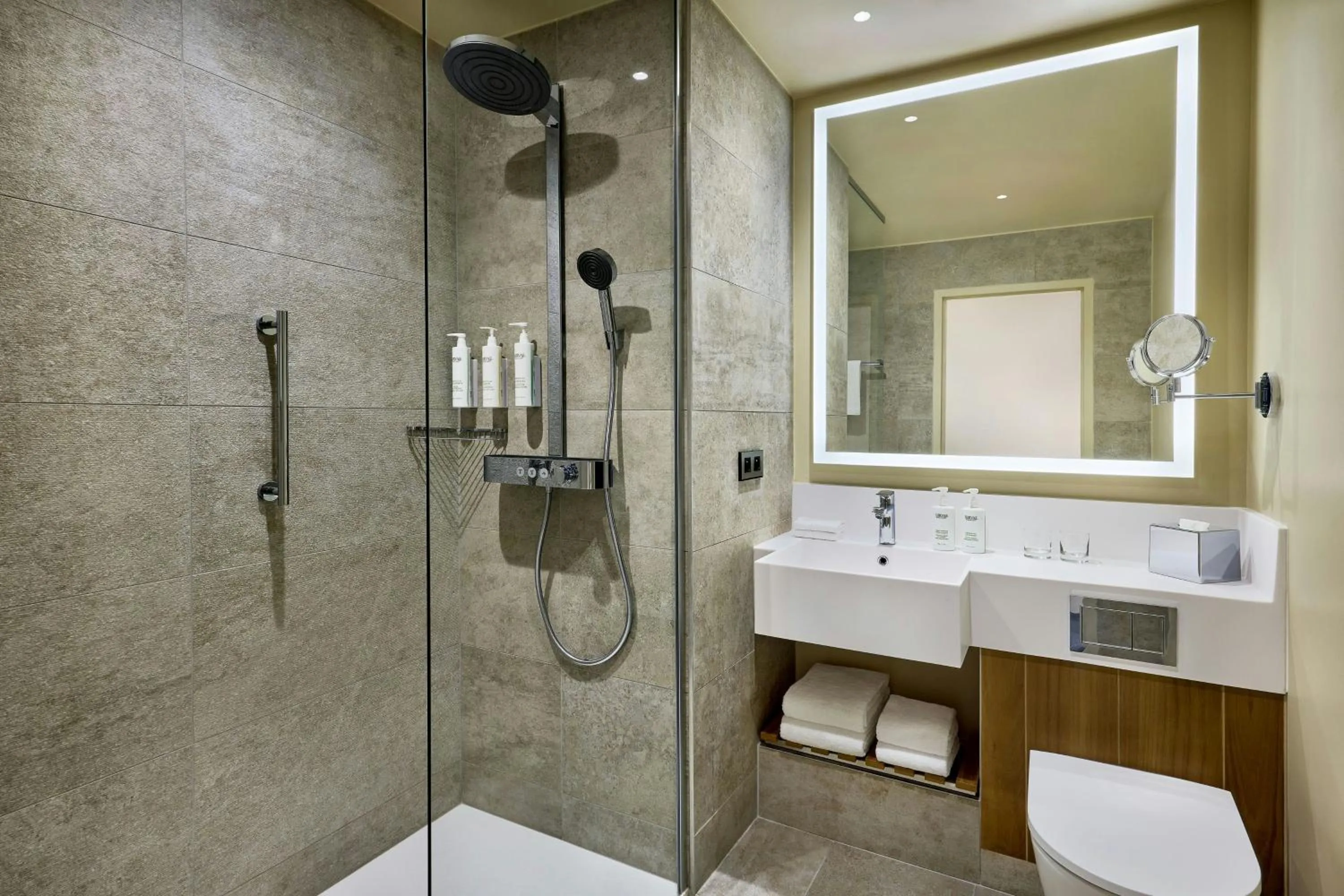 Bathroom in Courtyard by Marriott Lyon Eurexpo Stadium