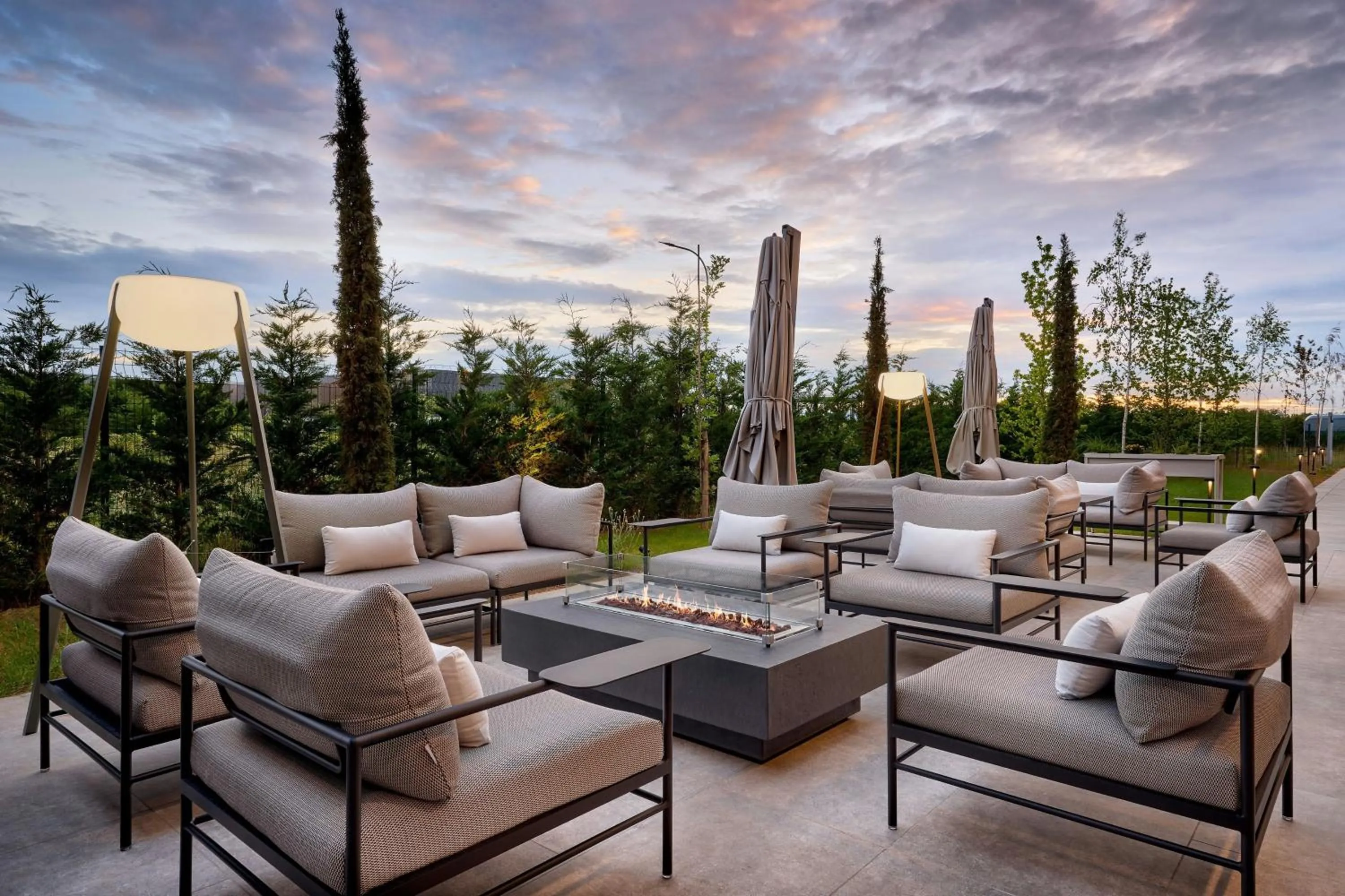 Lounge or bar in Courtyard by Marriott Lyon Eurexpo Stadium